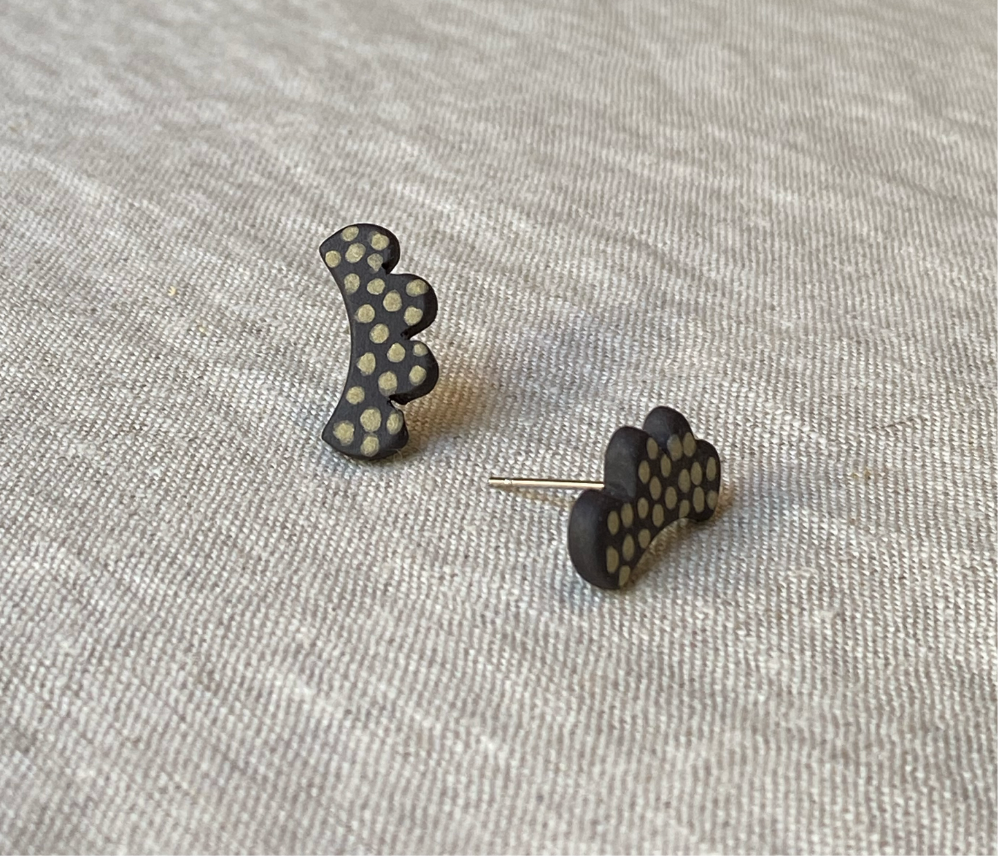 Dot studs | Black stoneware 3