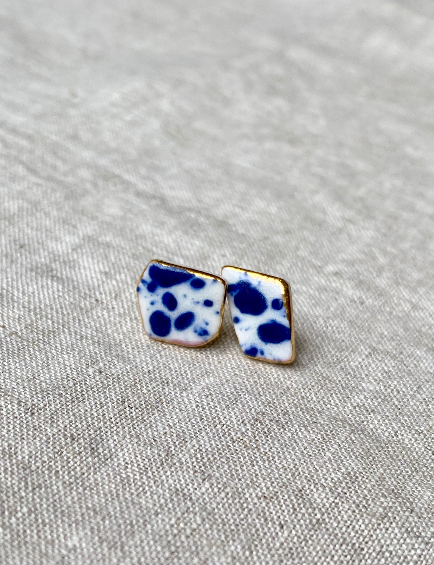 Fragment studs | blue and white speckle 4
