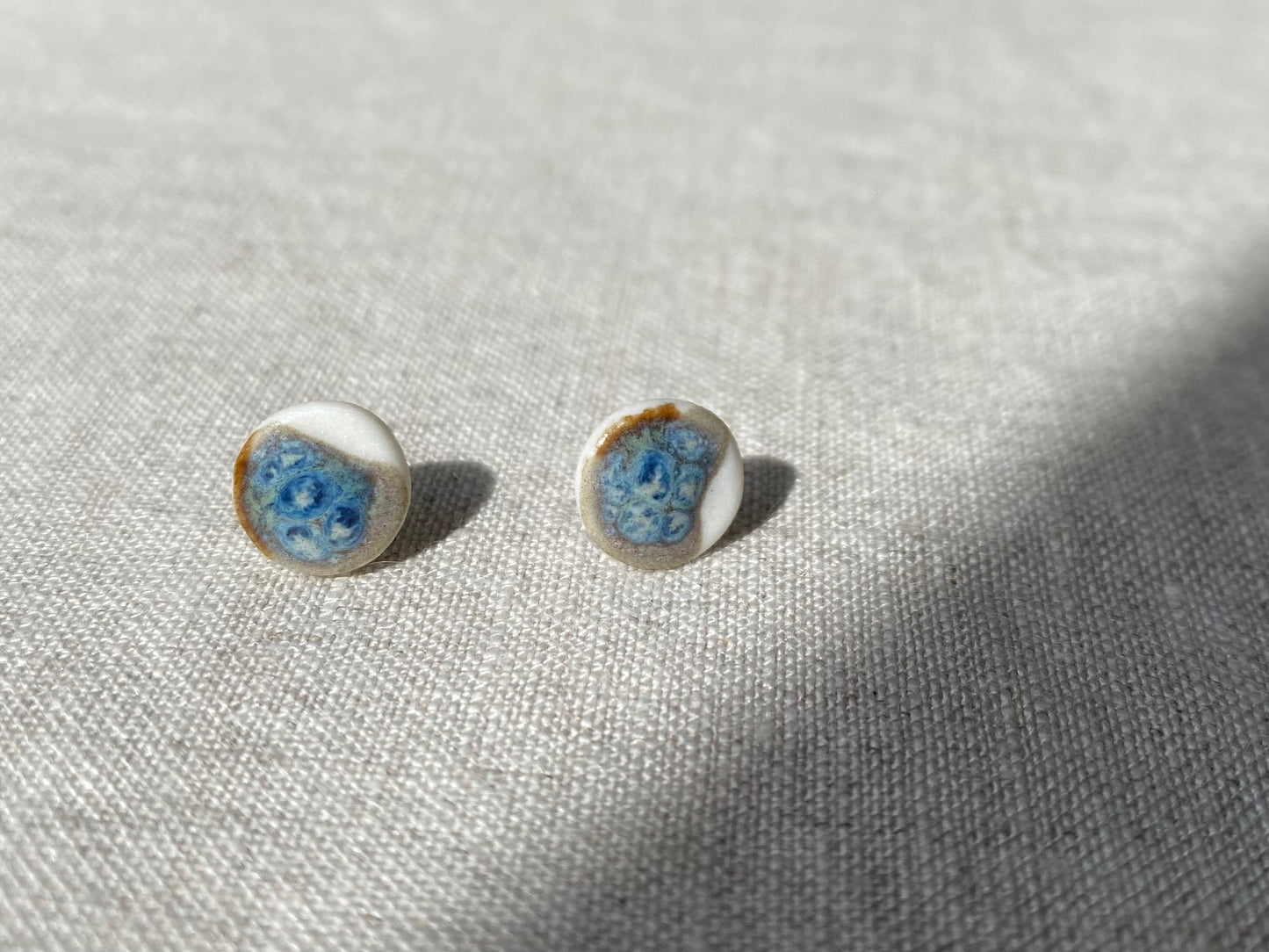 Porcelain painted studs | Blue rutile and toasted sage | 1