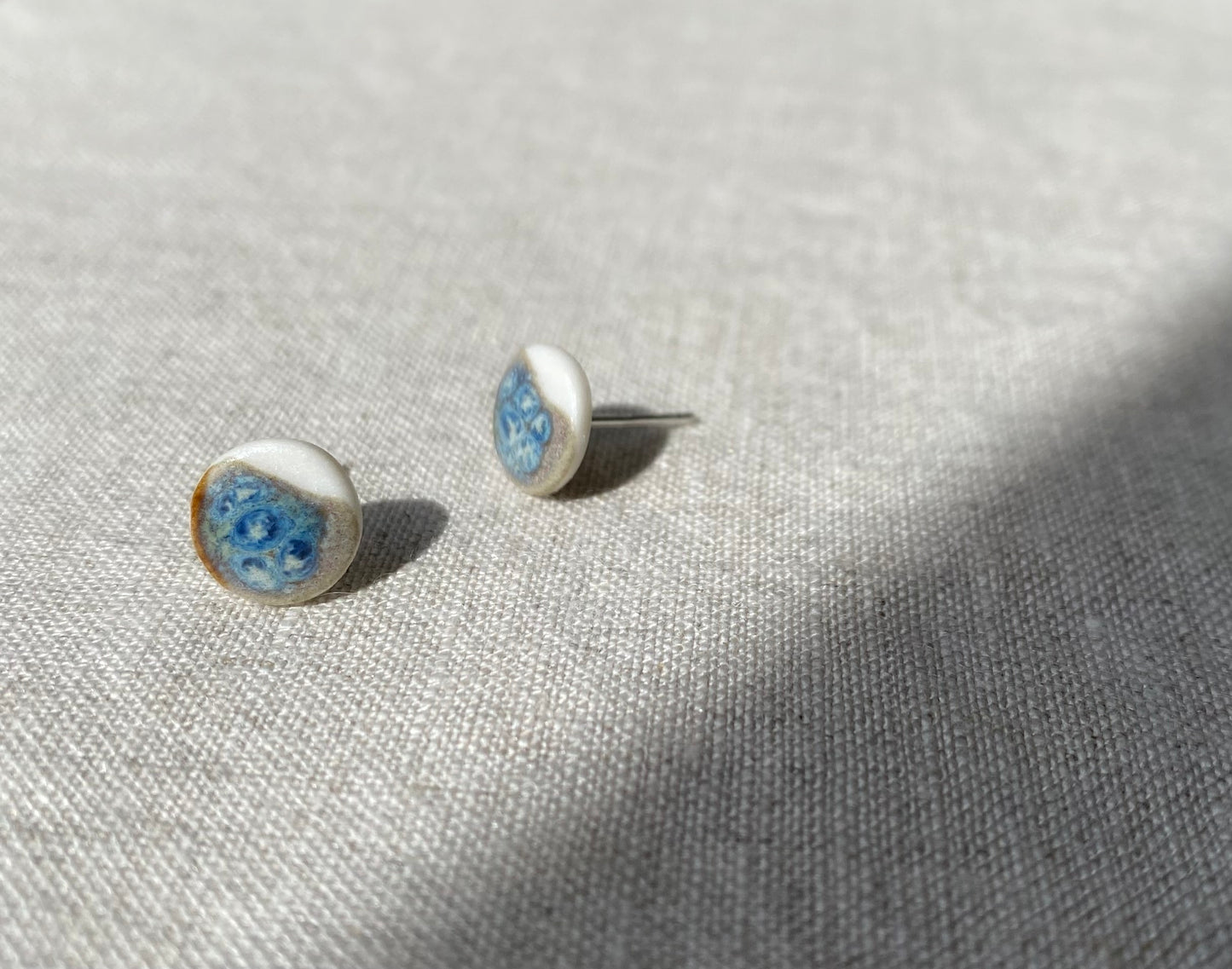 Porcelain painted studs | Blue rutile and toasted sage | 1