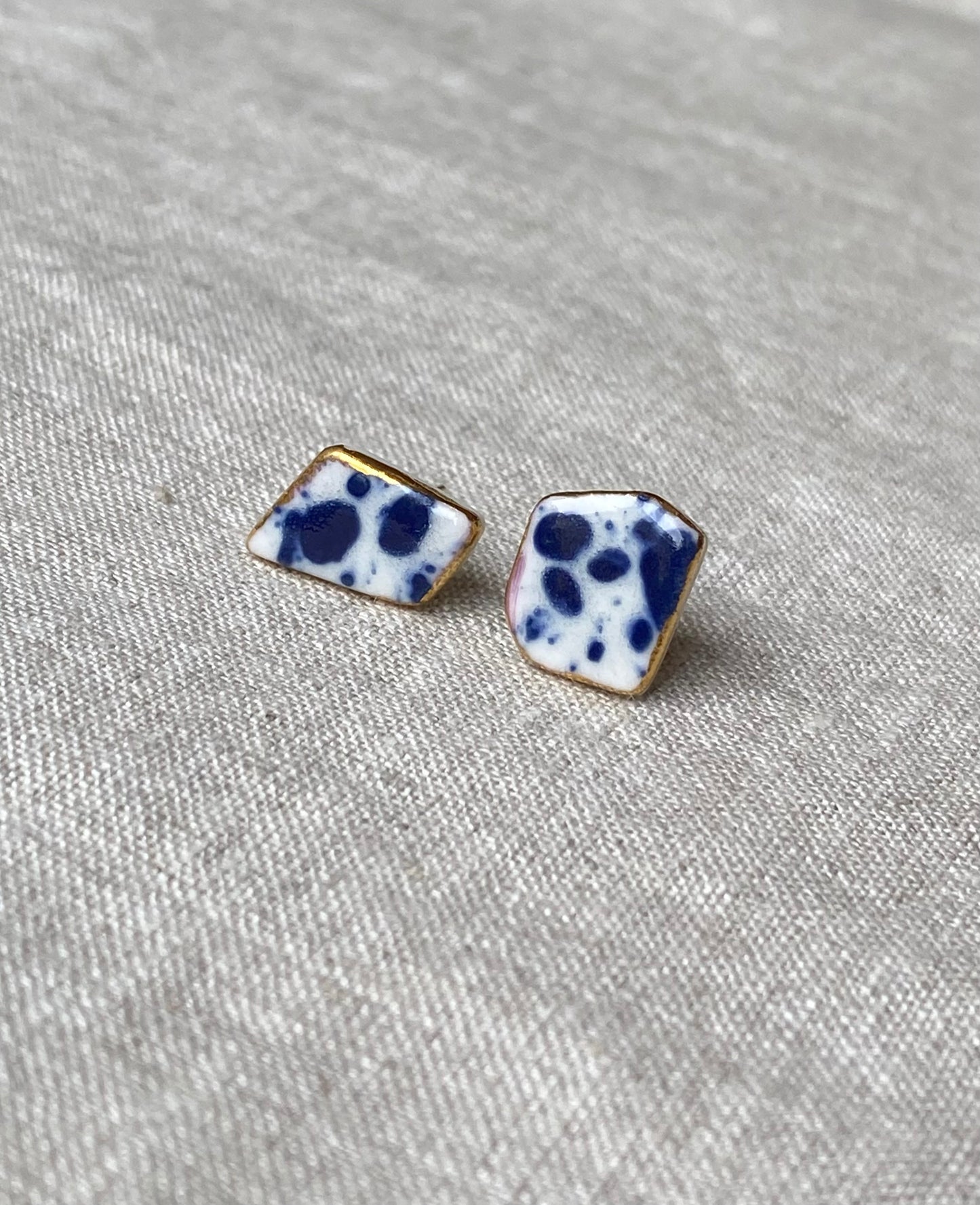 Fragment studs | blue and white speckle 4