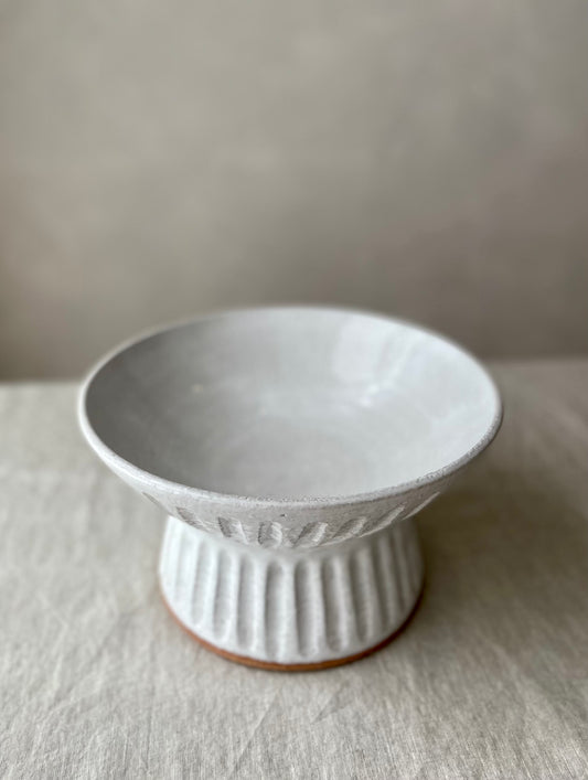 Fluted pedestal bowl | large