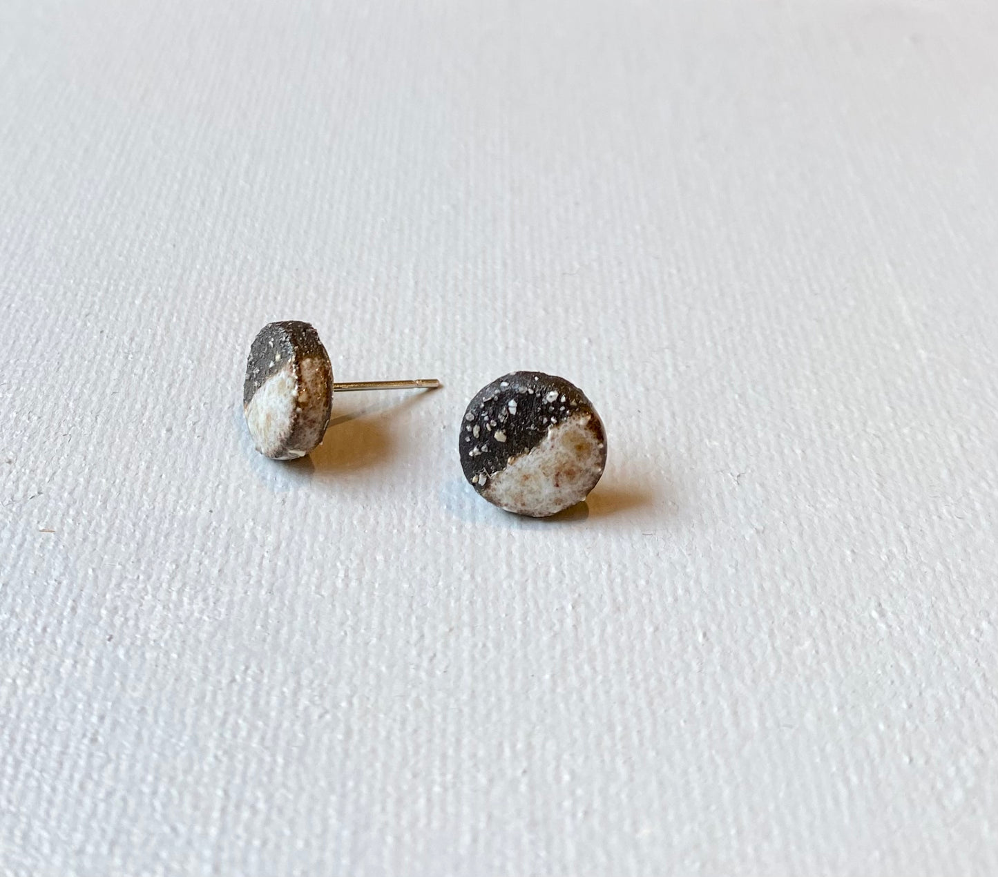 Dipped studs | Black stoneware - White speckle