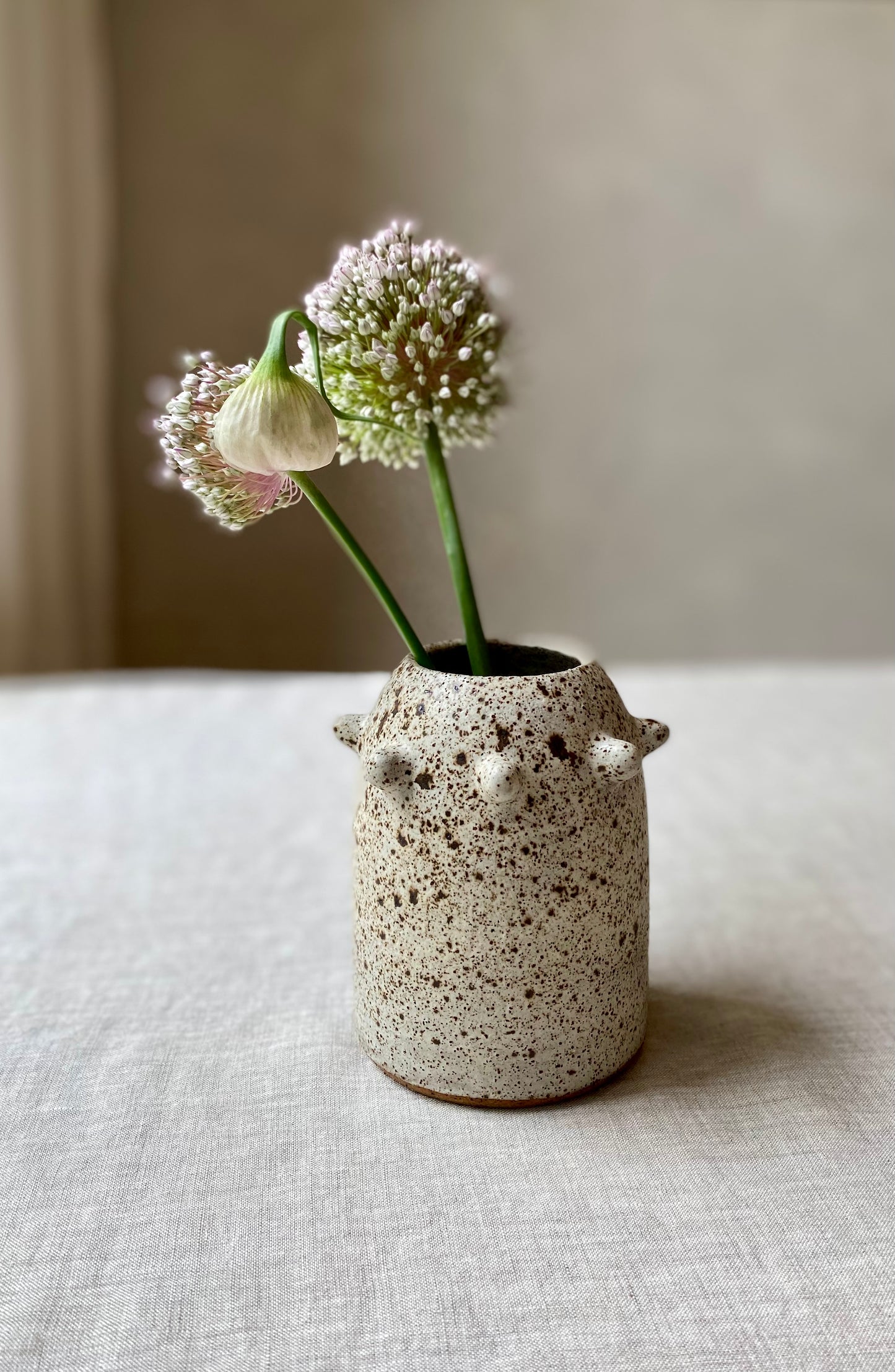 Urchin vase | medium oatmeal