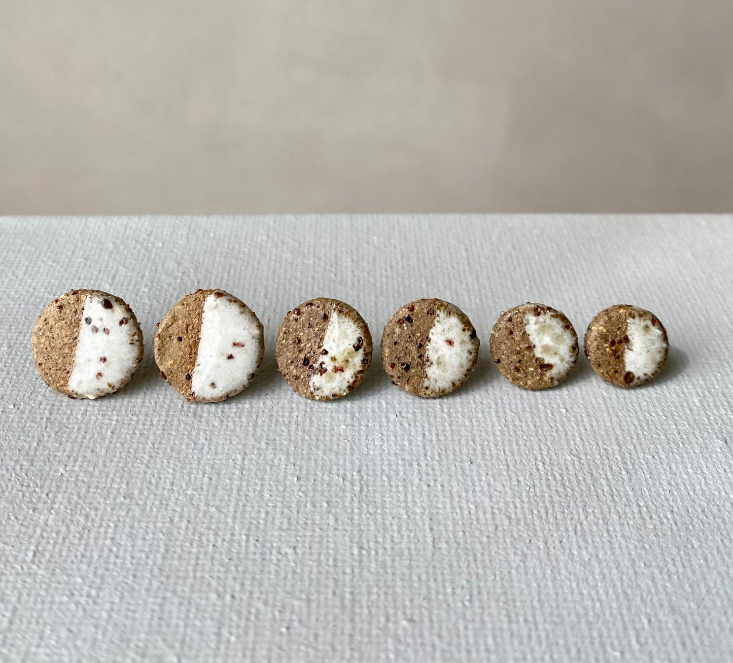 Dipped studs | Brown stoneware - White speckle | small