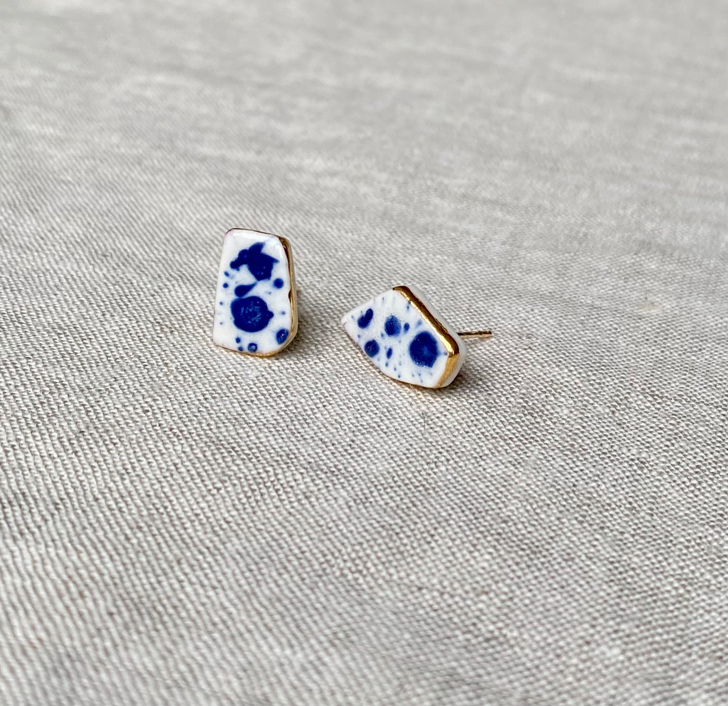 Fragment studs | blue and white speckle 3