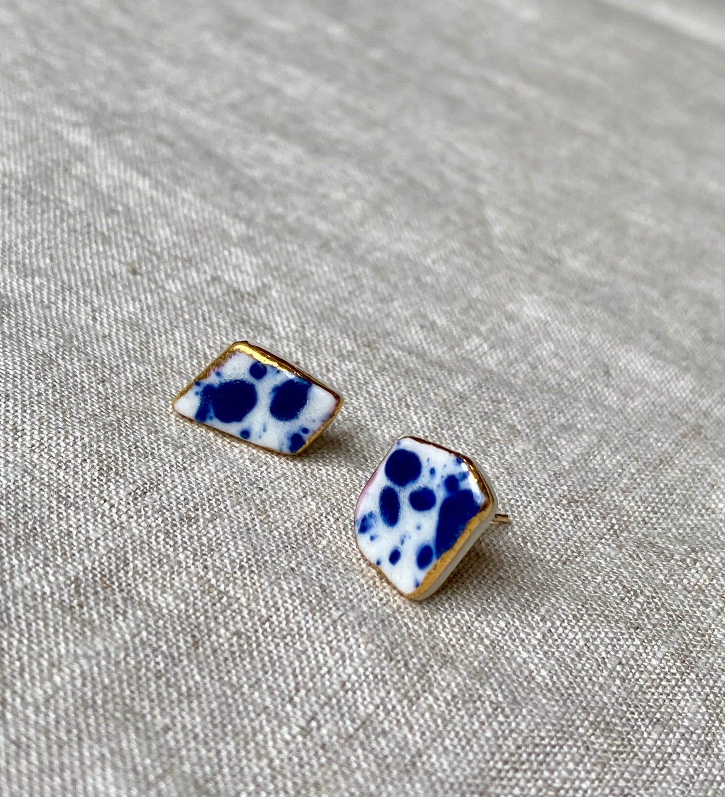 Fragment studs | blue and white speckle 4