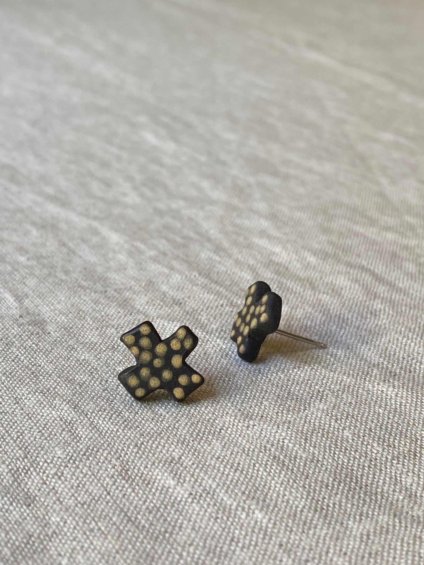 Dot studs | Black stoneware 5