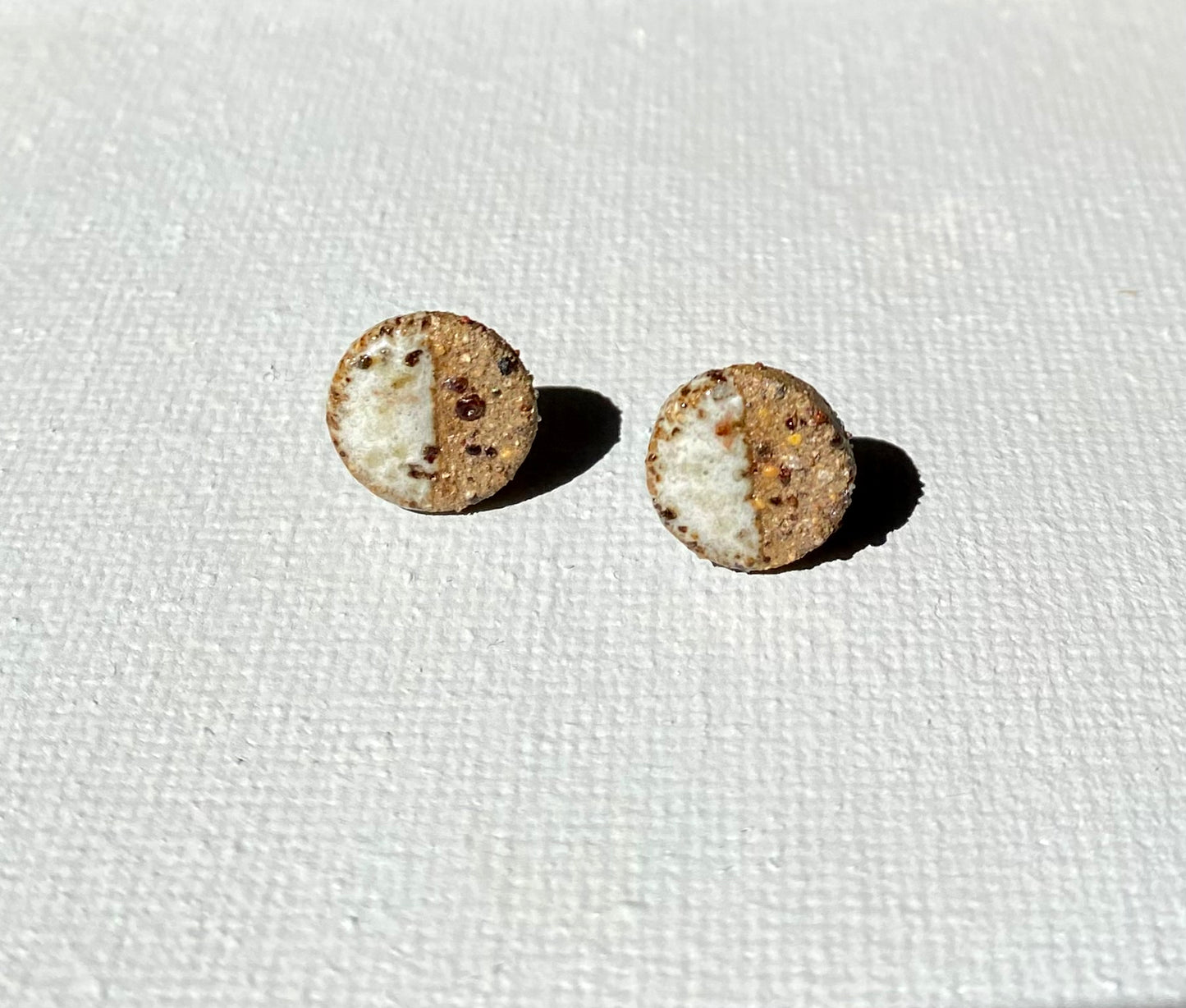 Dipped studs | Brown stoneware - White speckle | small