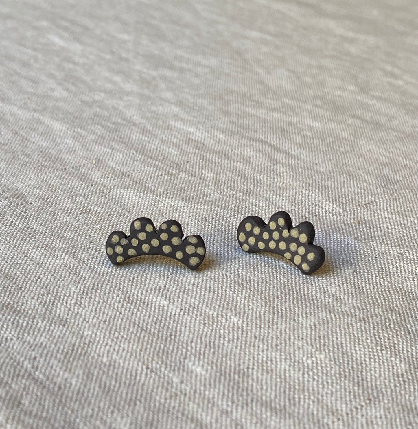 Dot studs | Black stoneware 3