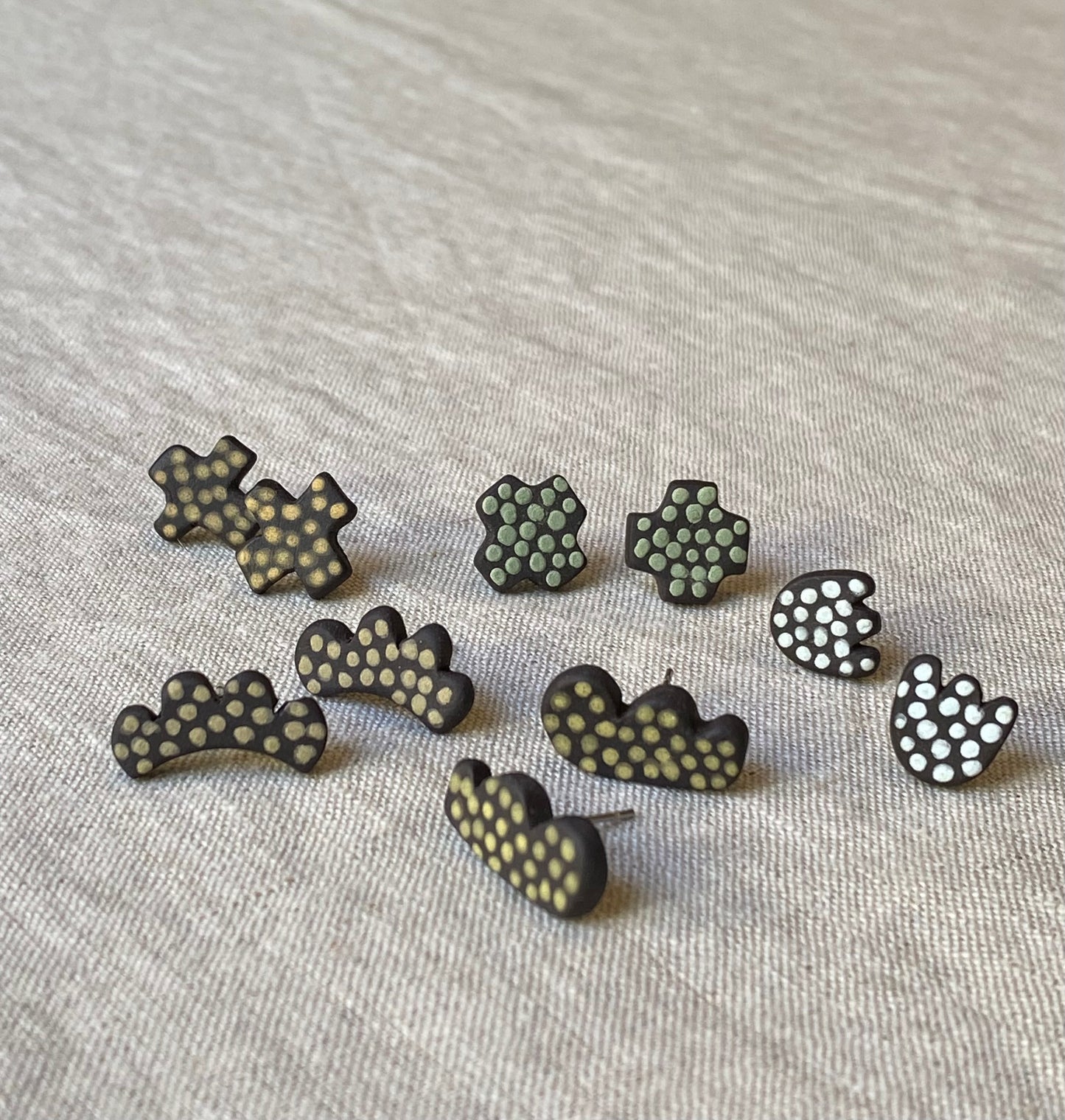 Dot studs | Black stoneware 3