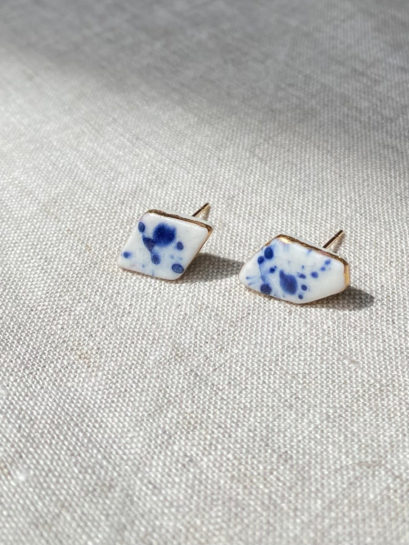 Fragment studs | blue and white speckle 1