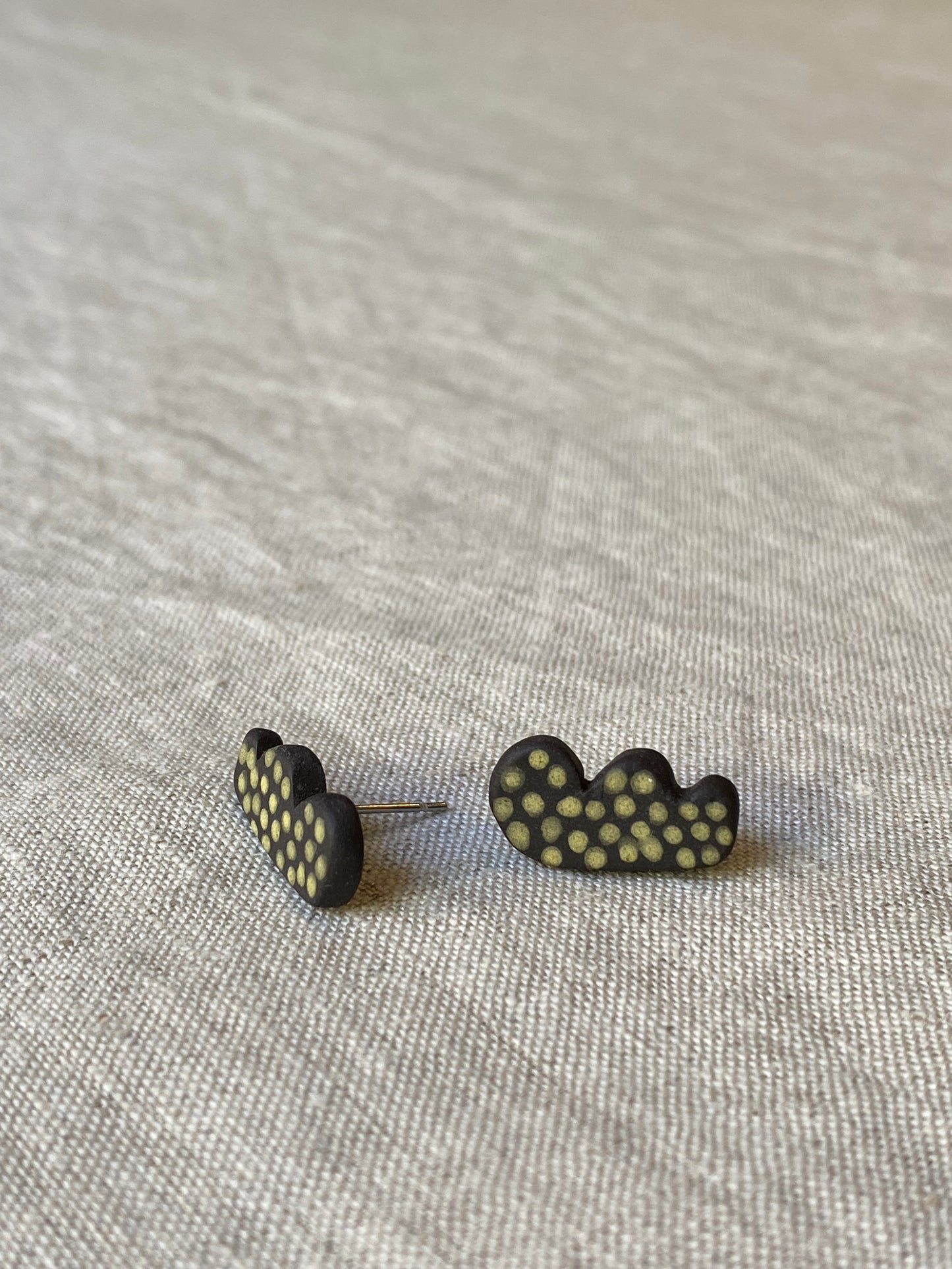 Dot studs | Black stoneware 4