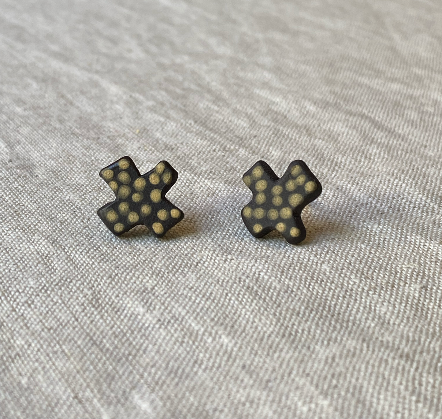 Dot studs | Black stoneware 5