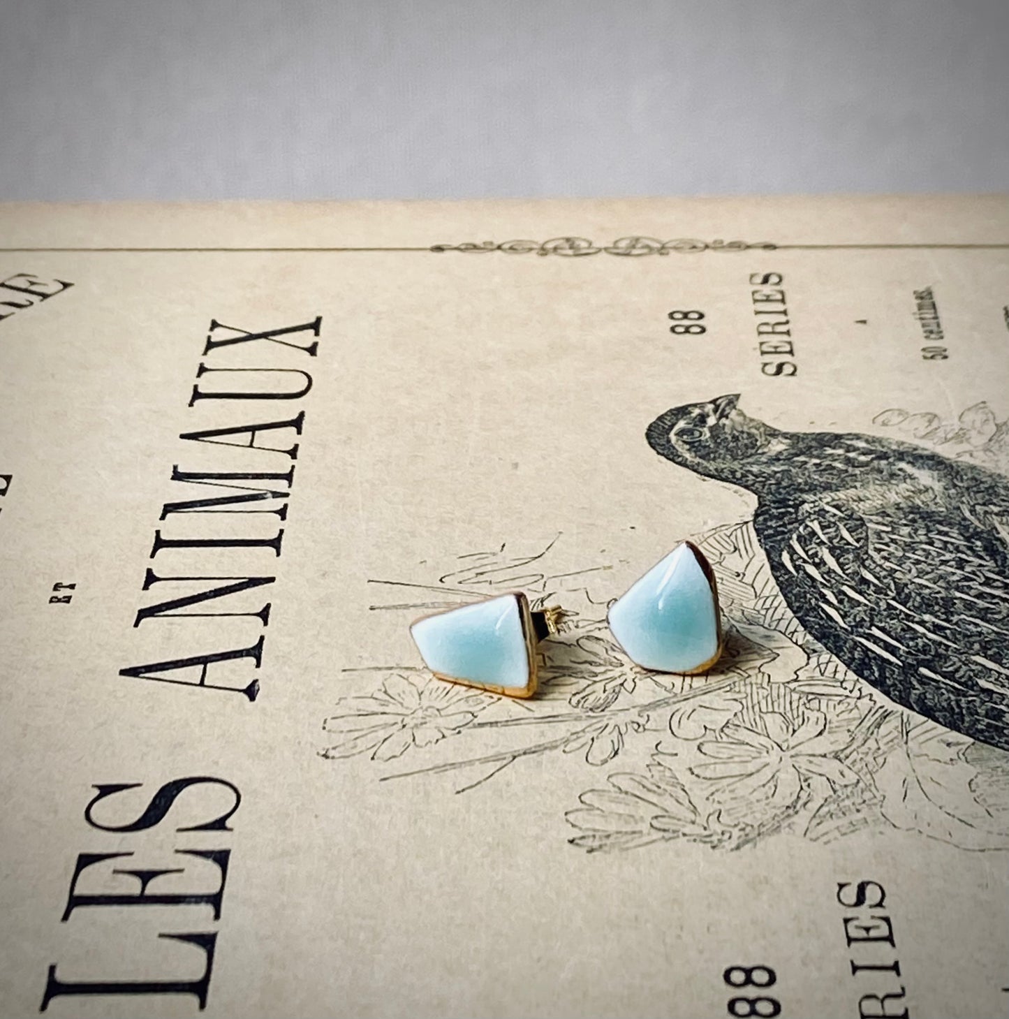 Fragment studs | celadon 3