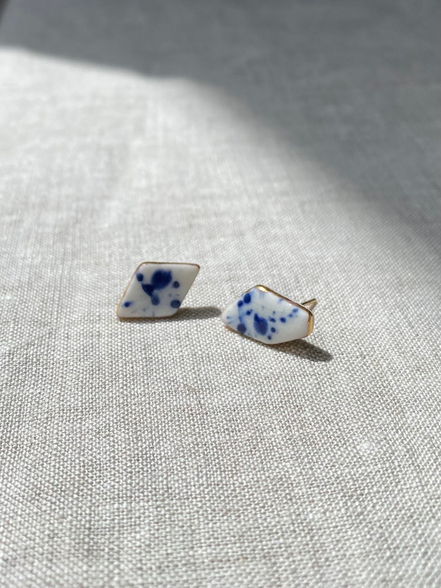 Fragment studs | blue and white speckle 1