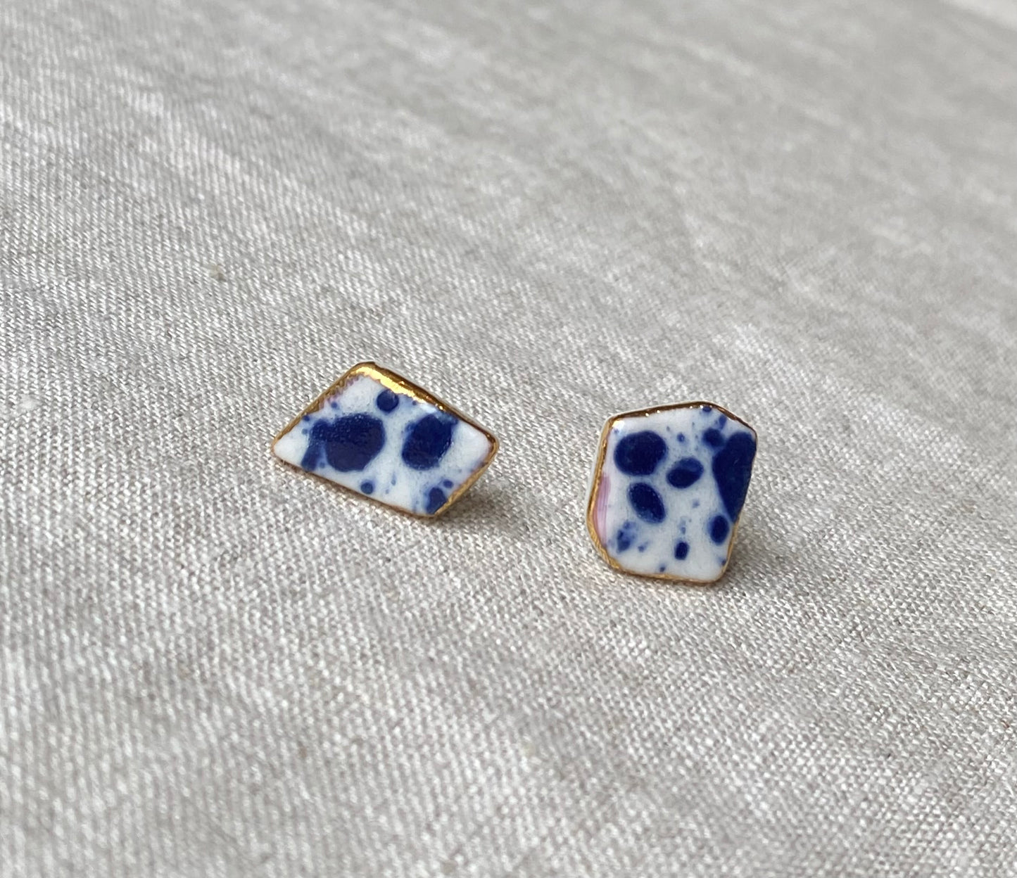 Fragment studs | blue and white speckle 4