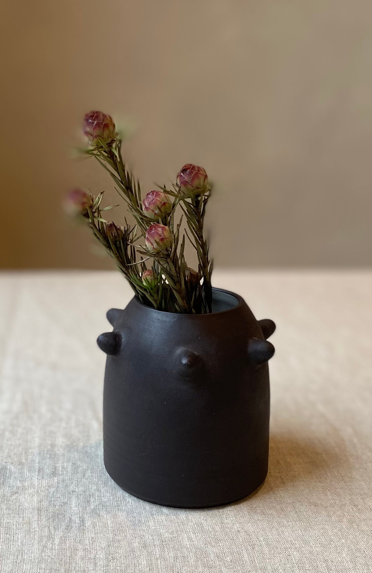 Urchin vase | mini black