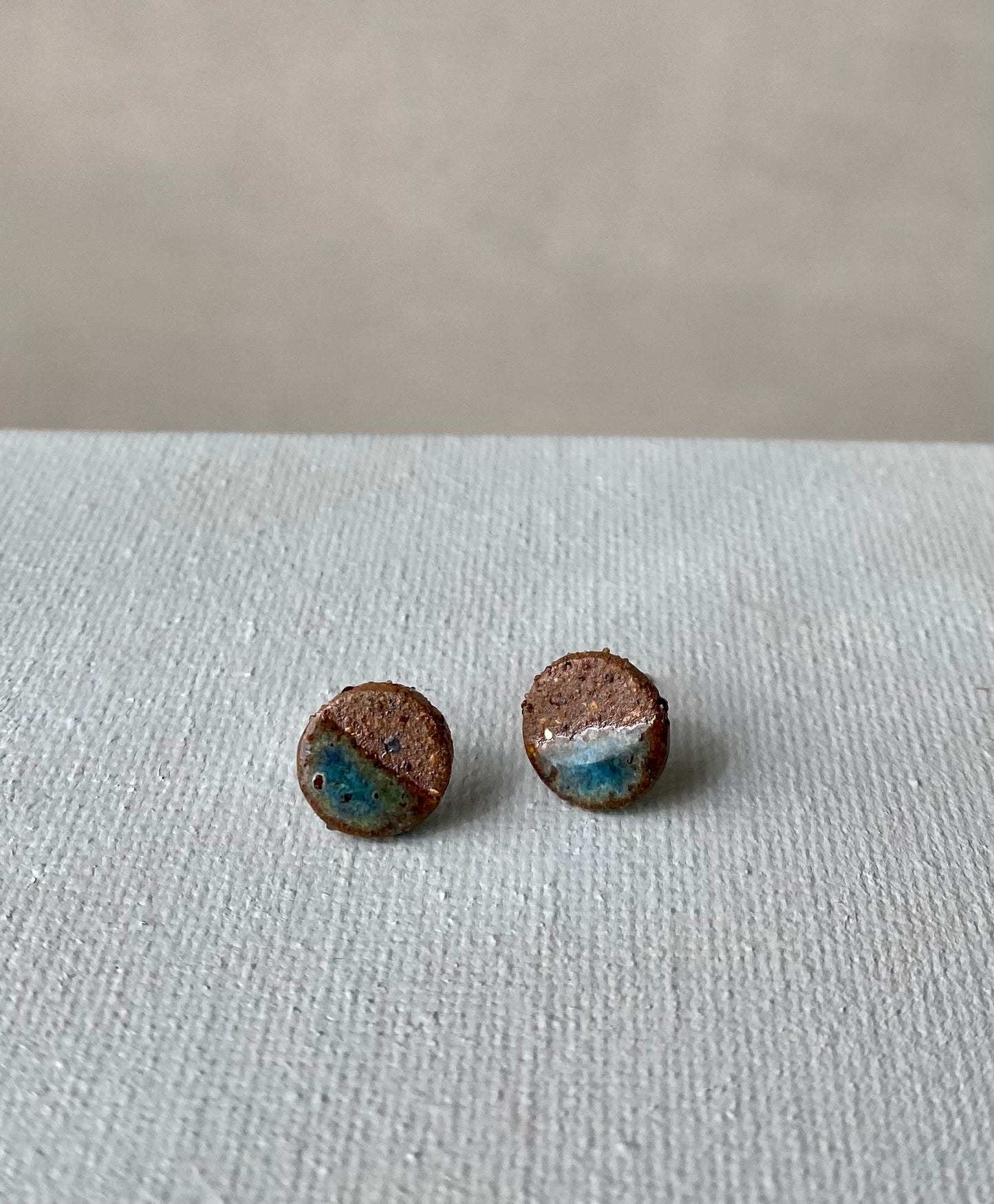 Dipped studs | Brown stoneware - Blue rutile