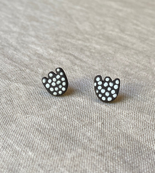 Dot studs | Black stoneware 1