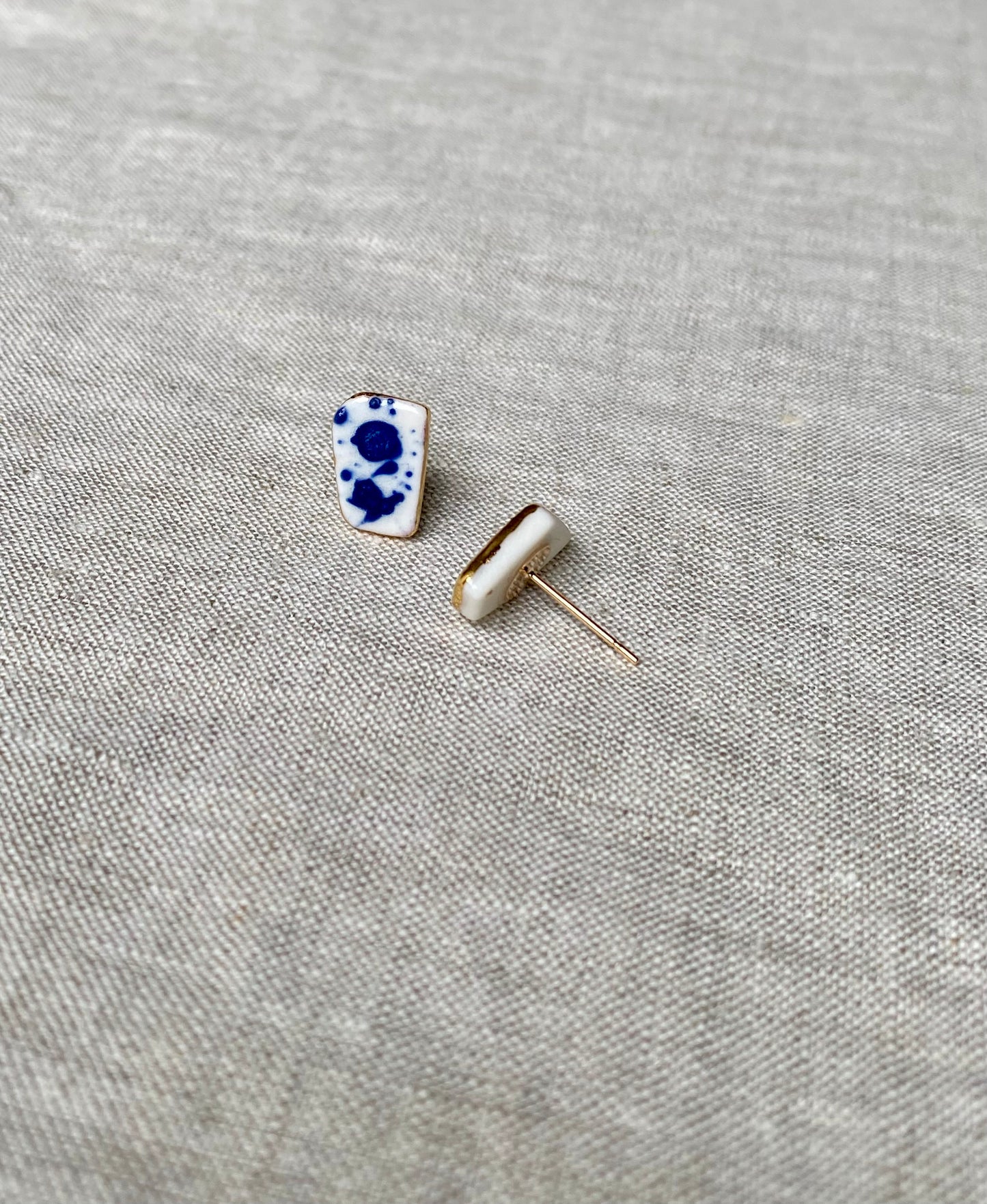 Fragment studs | blue and white speckle 3