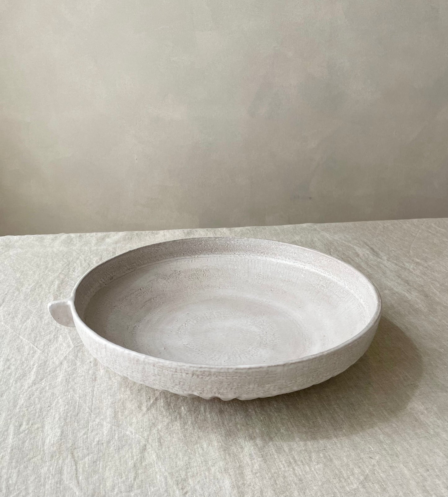 Footed serving bowl | medium