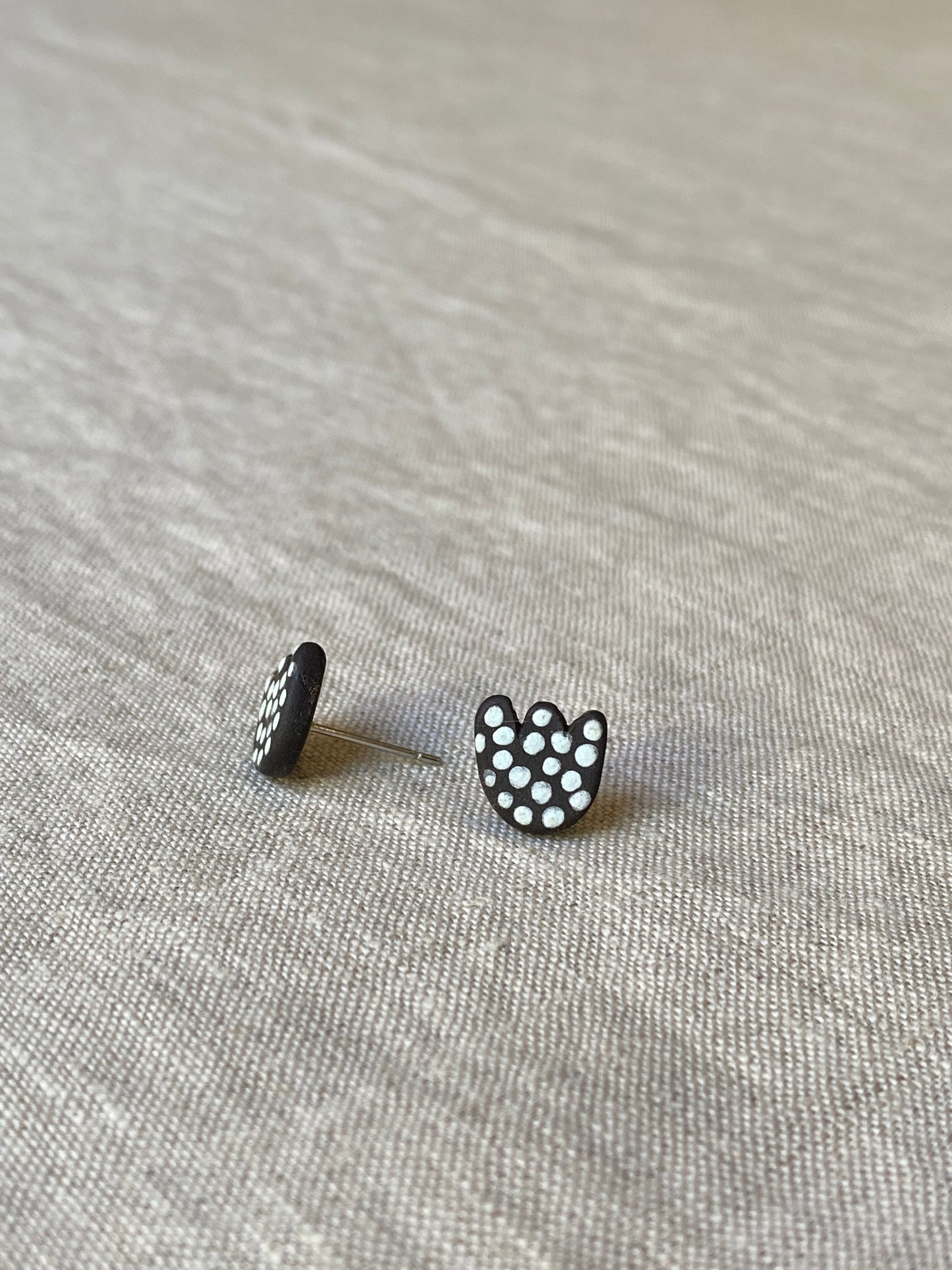 Dot studs | Black stoneware 1