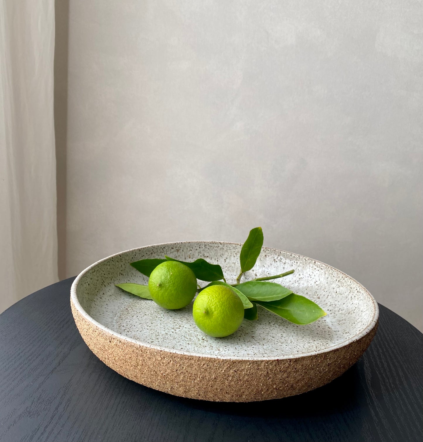 Textured serving bowl | large