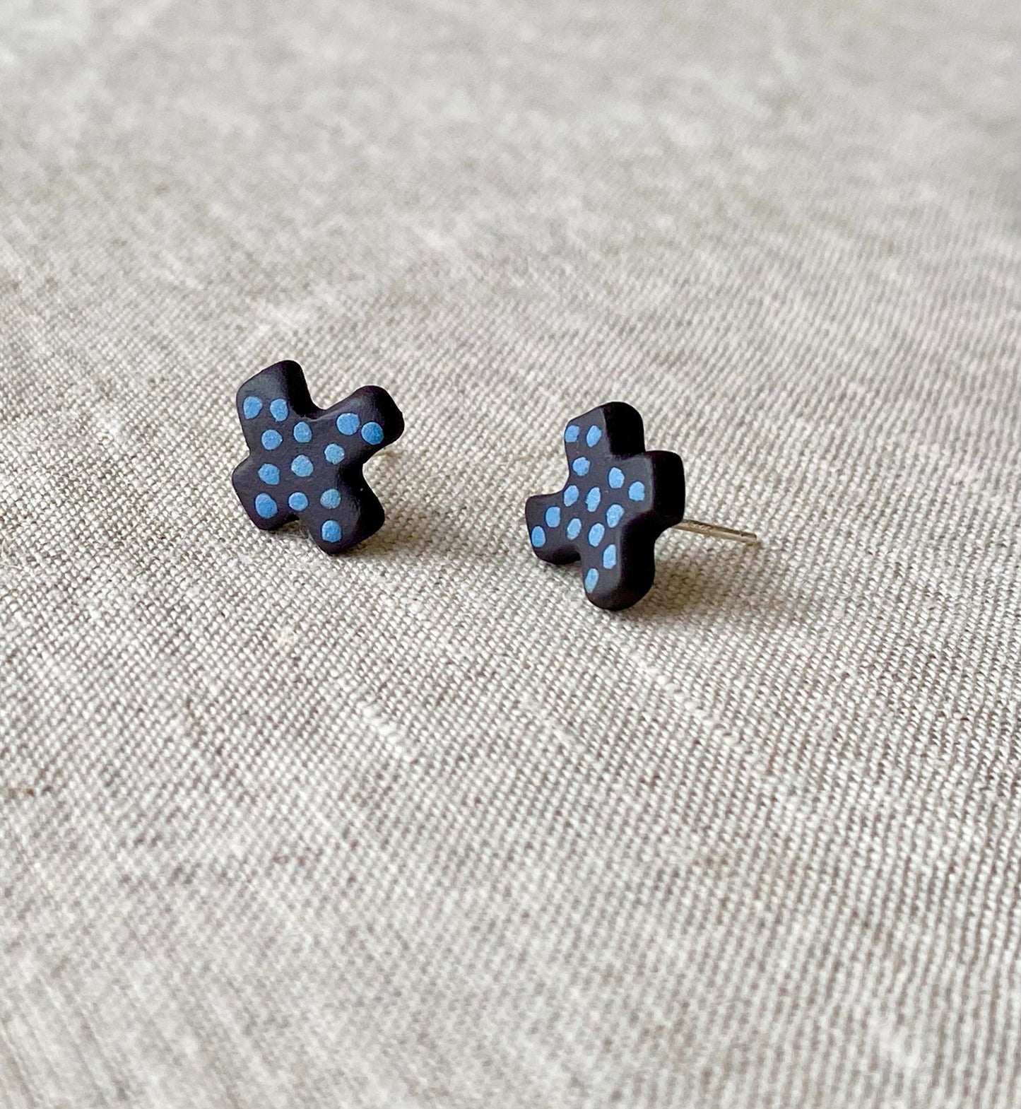 Dot studs | Black stoneware 6