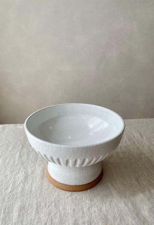 Fluted pedestal bowl | large