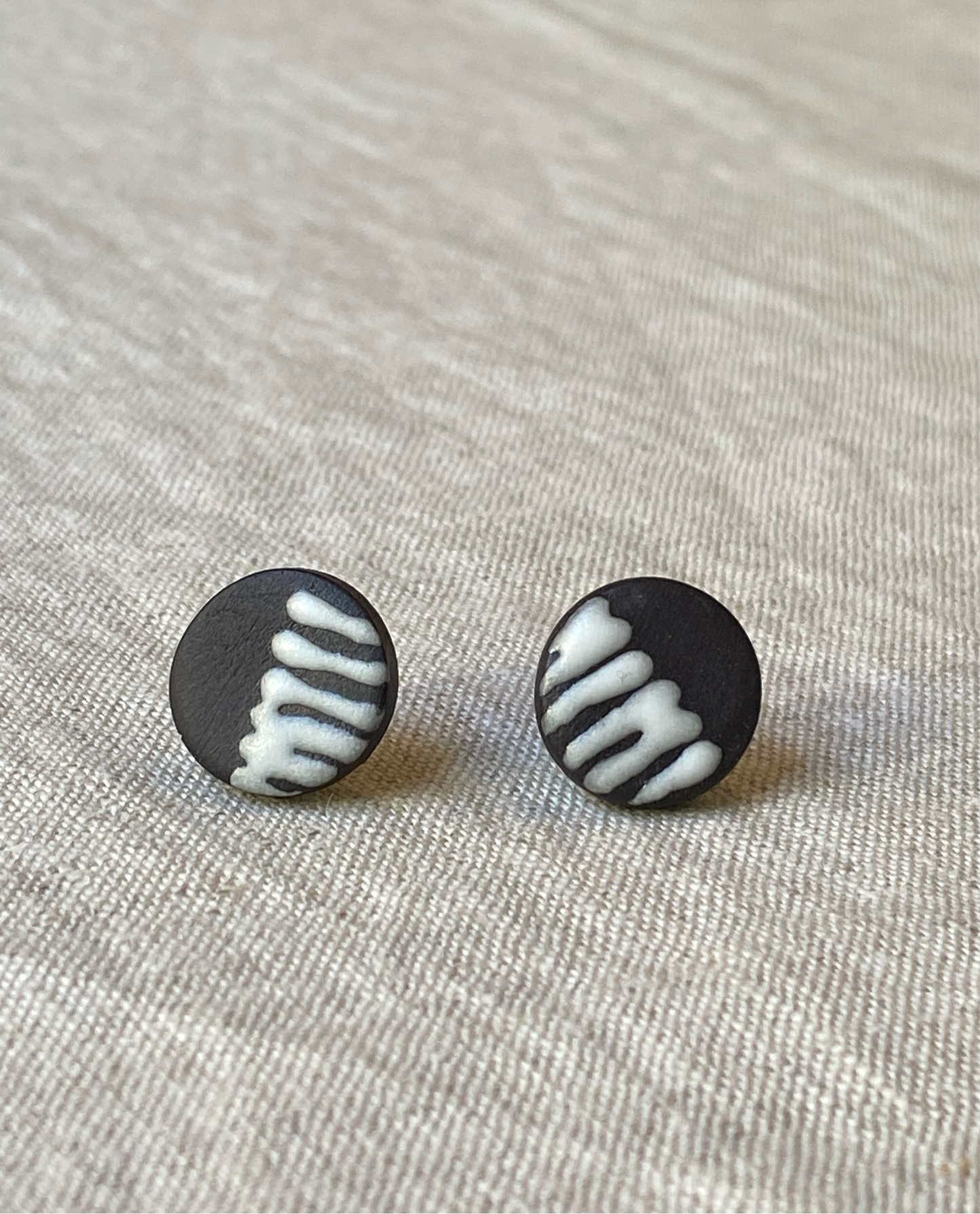 Half stripe studs | Black stoneware