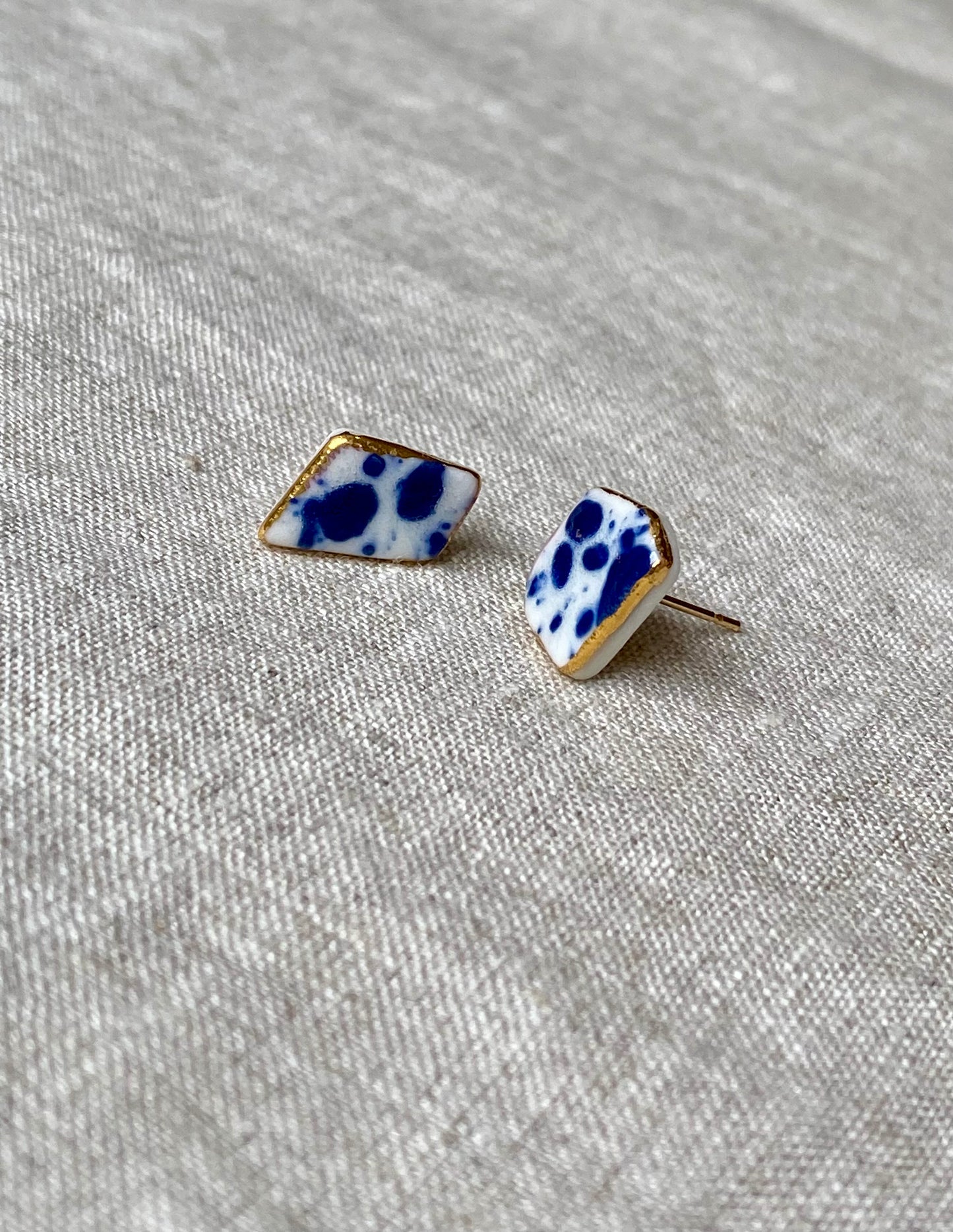 Fragment studs | blue and white speckle 4