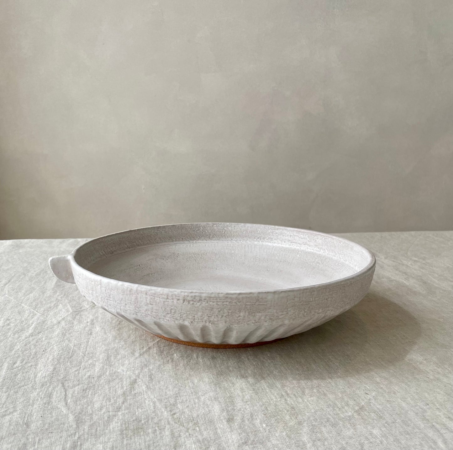 Footed serving bowl | medium