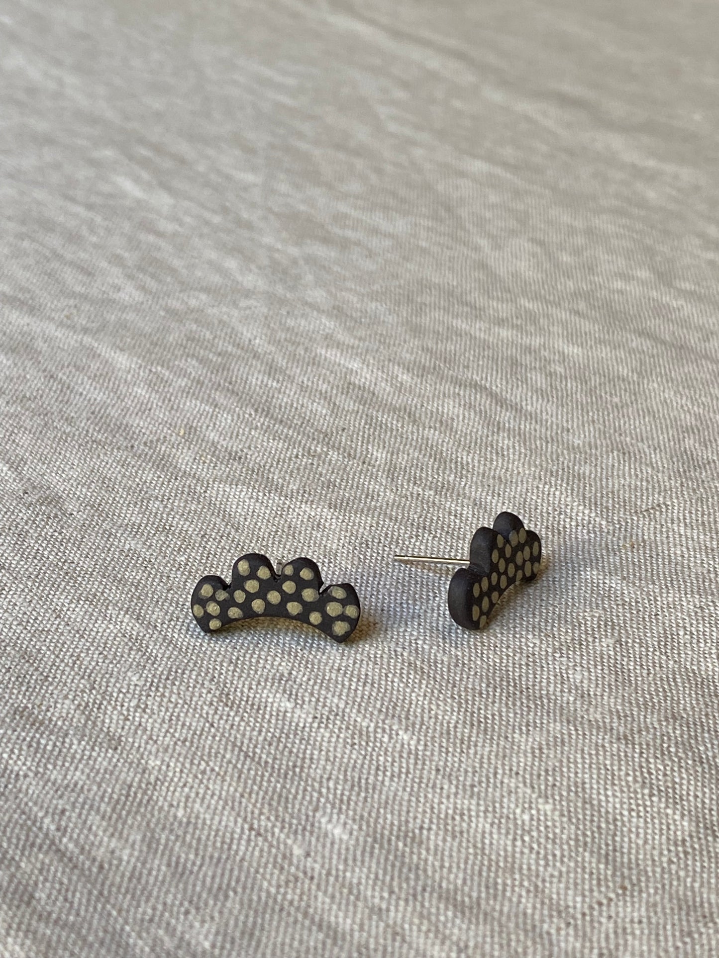 Dot studs | Black stoneware 3