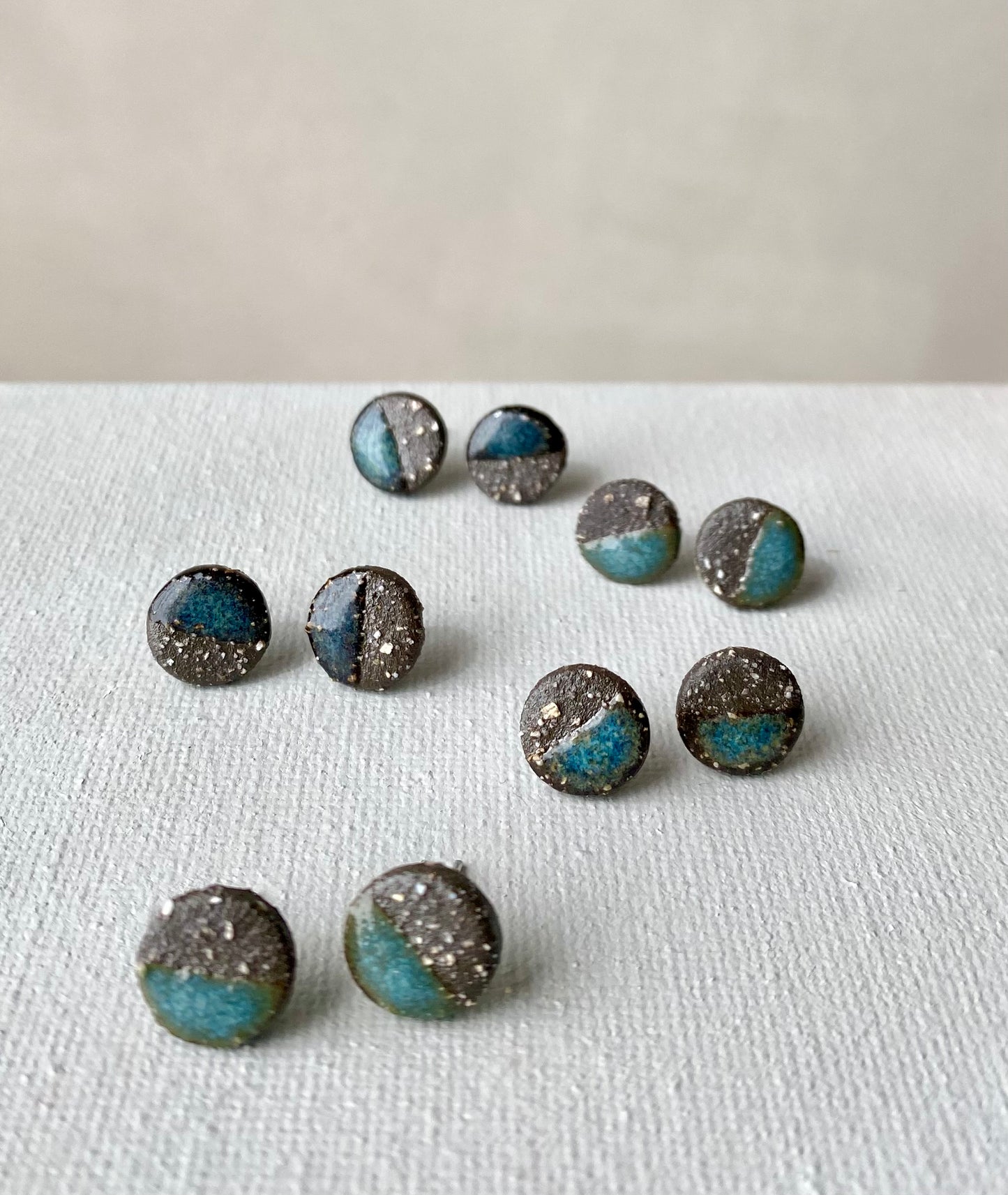 Dipped studs | Black stoneware - Ocean