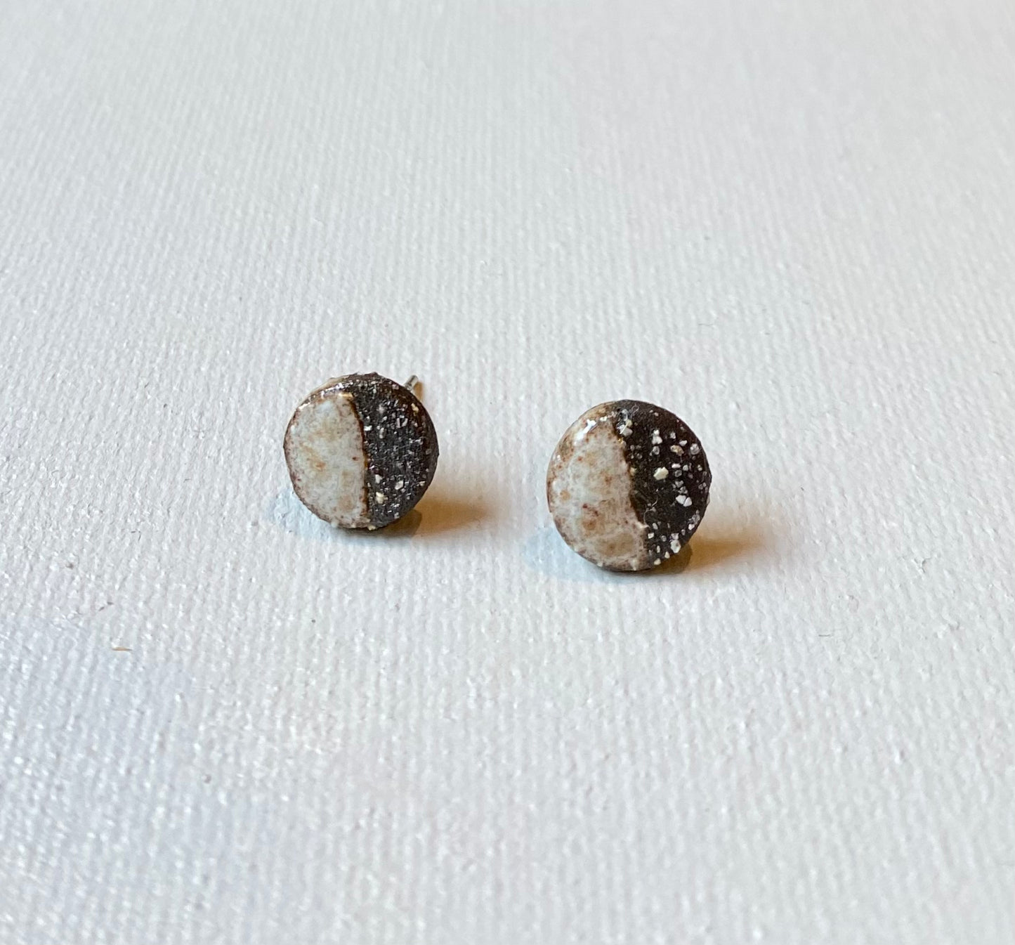 Dipped studs | Black stoneware - White speckle