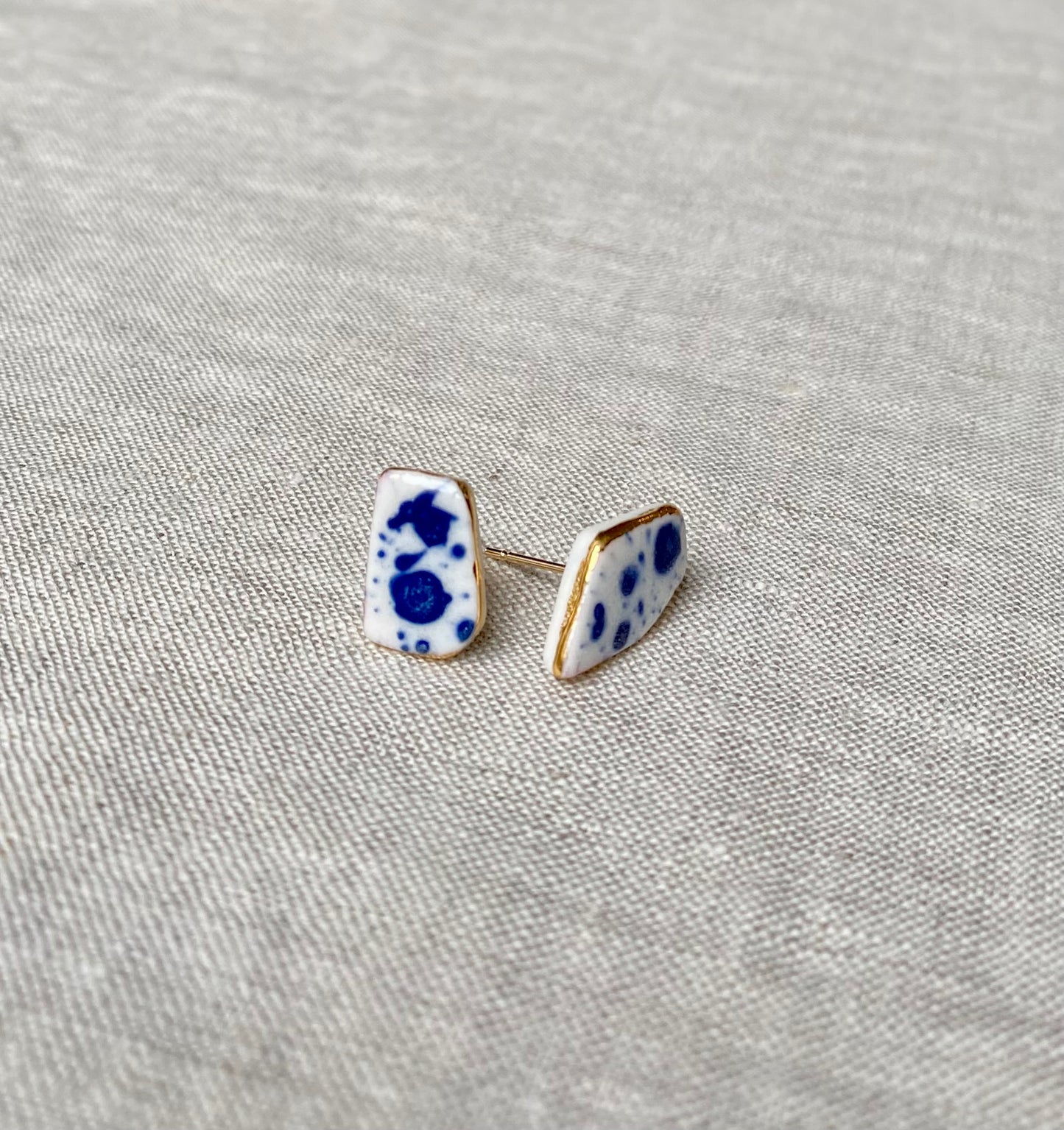 Fragment studs | blue and white speckle 3