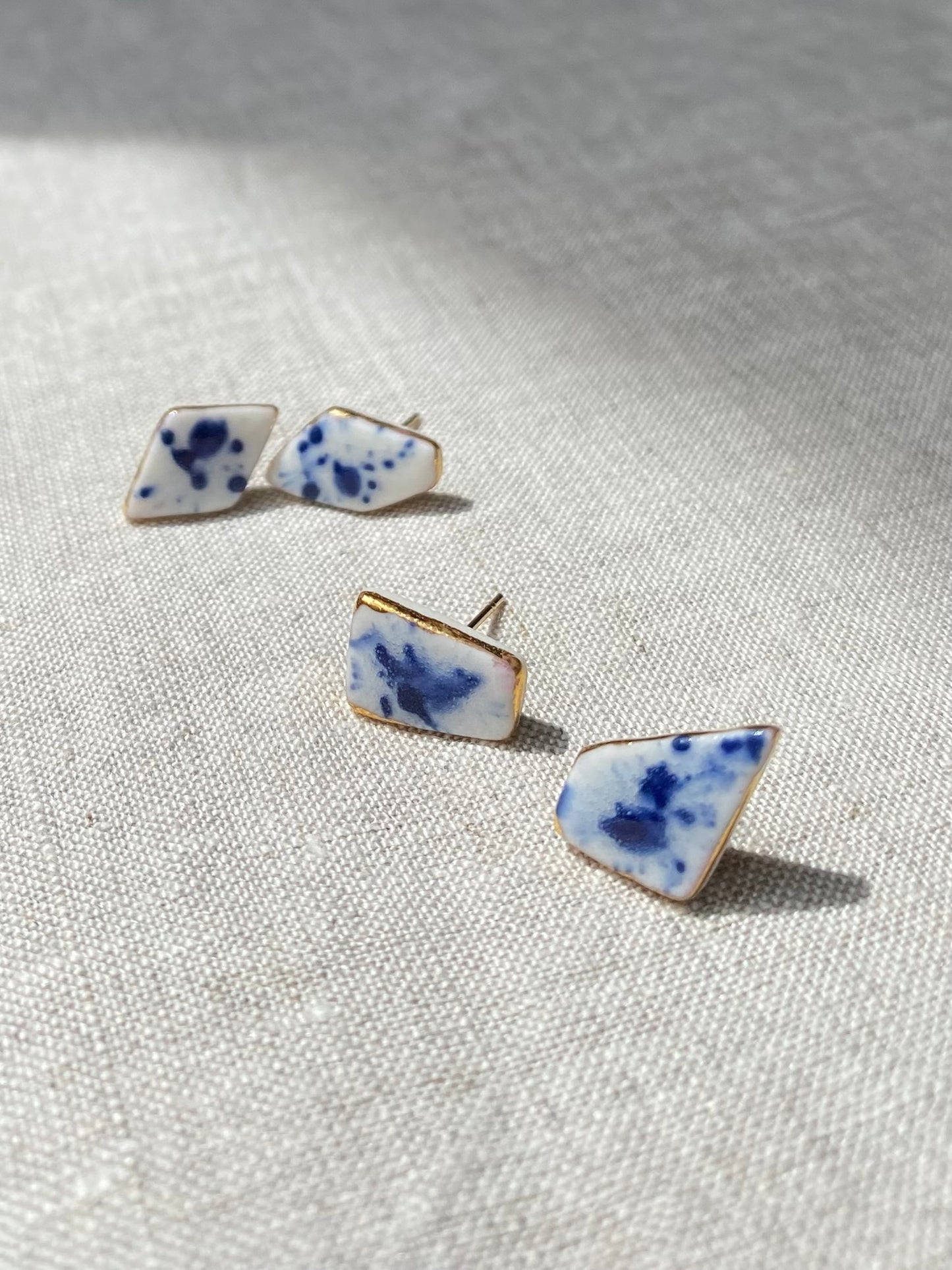 Fragment studs | blue and white speckle 2