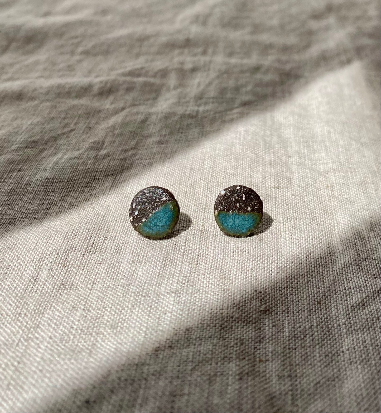 Dipped studs | Black stoneware - Ocean