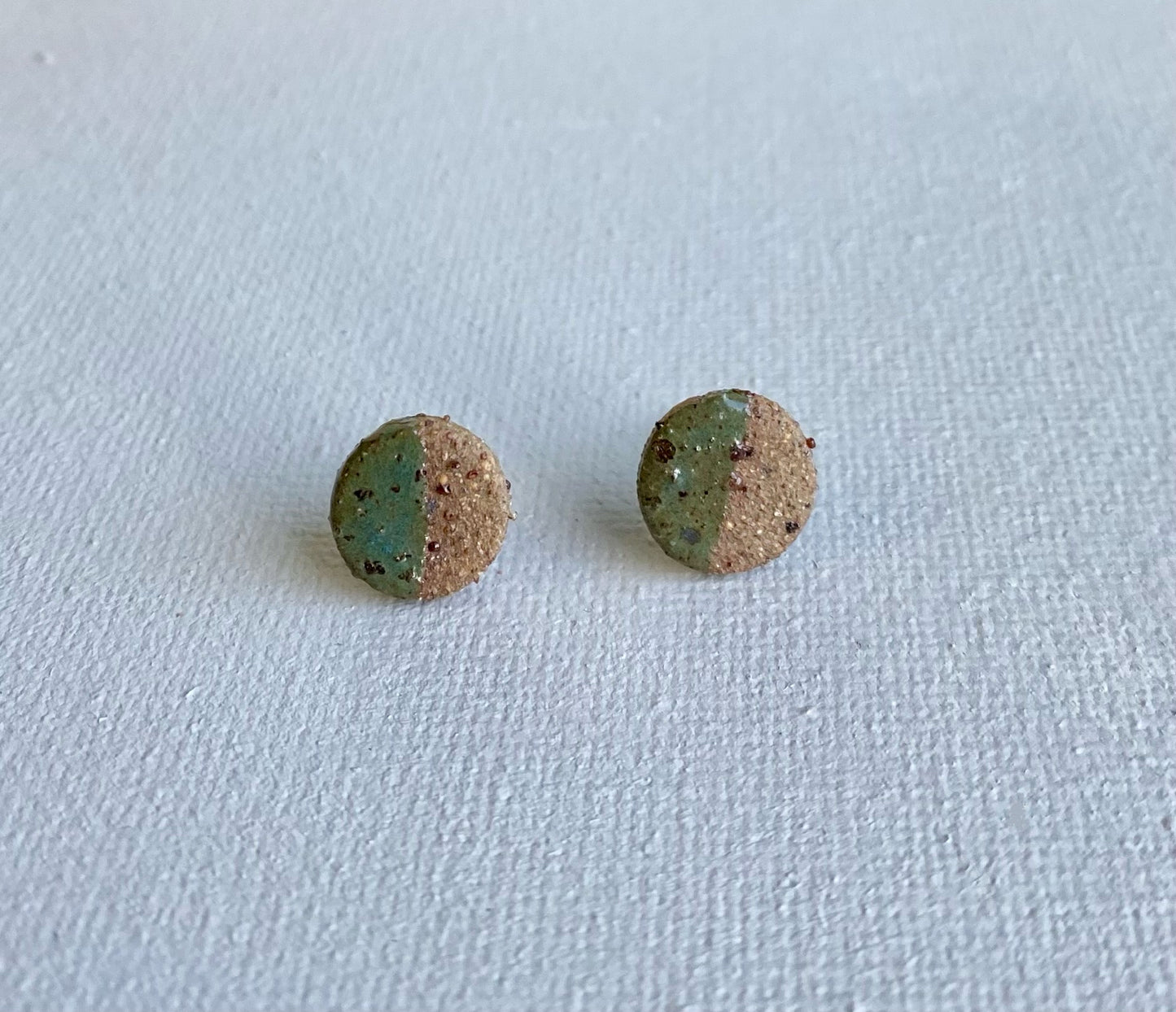 Dipped studs | Brown stoneware - Olive | small