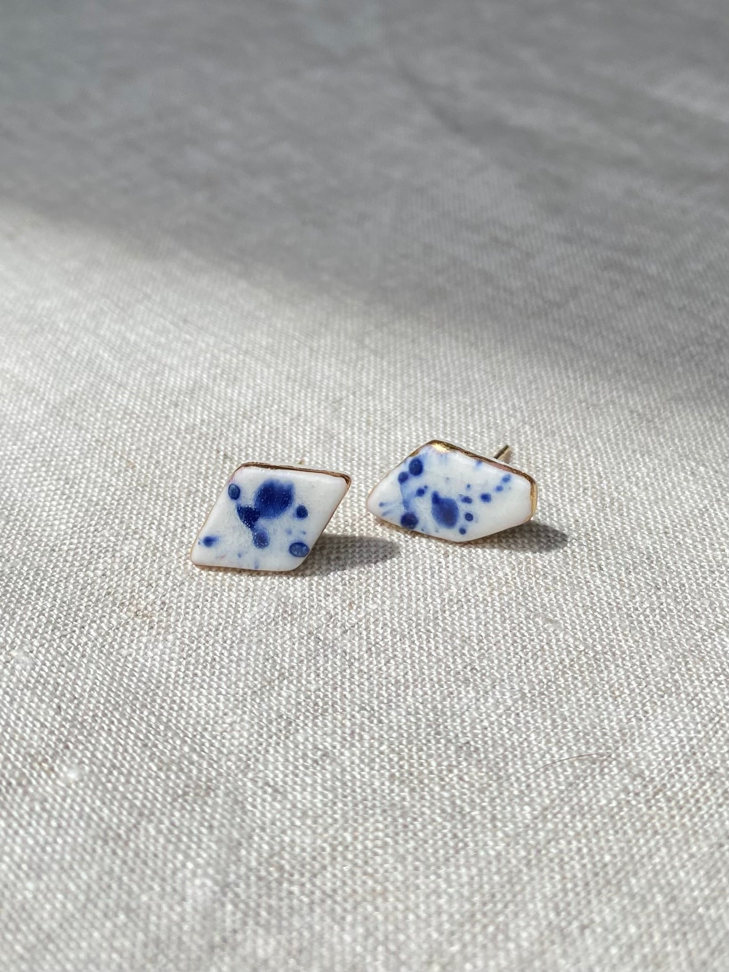 Fragment studs | blue and white speckle 1