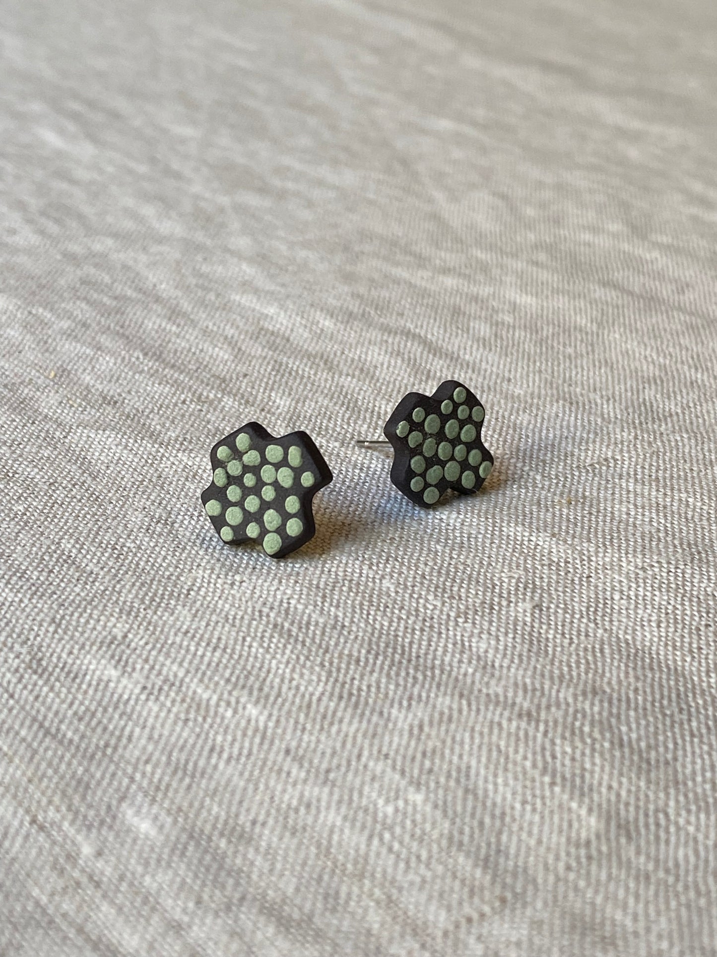 Dot studs | Black stoneware 2