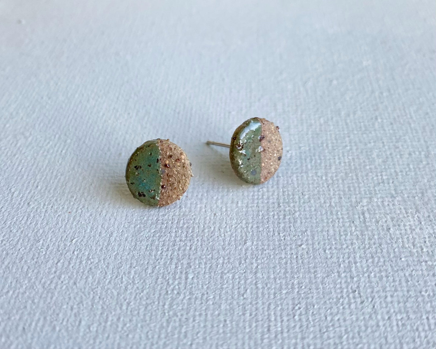 Dipped studs | Brown stoneware - Olive | small