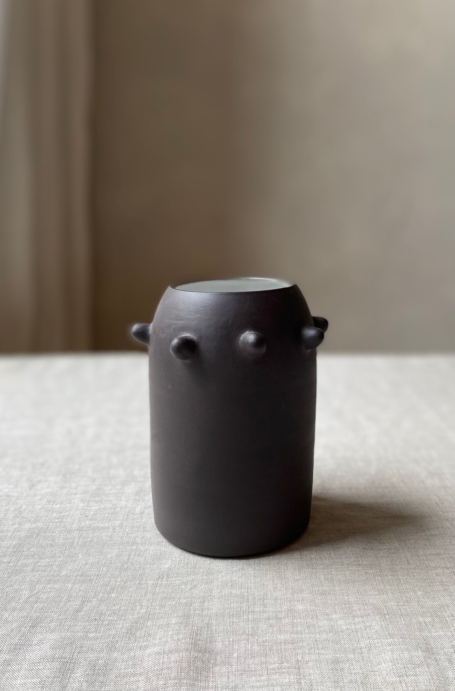 Urchin vase | medium black