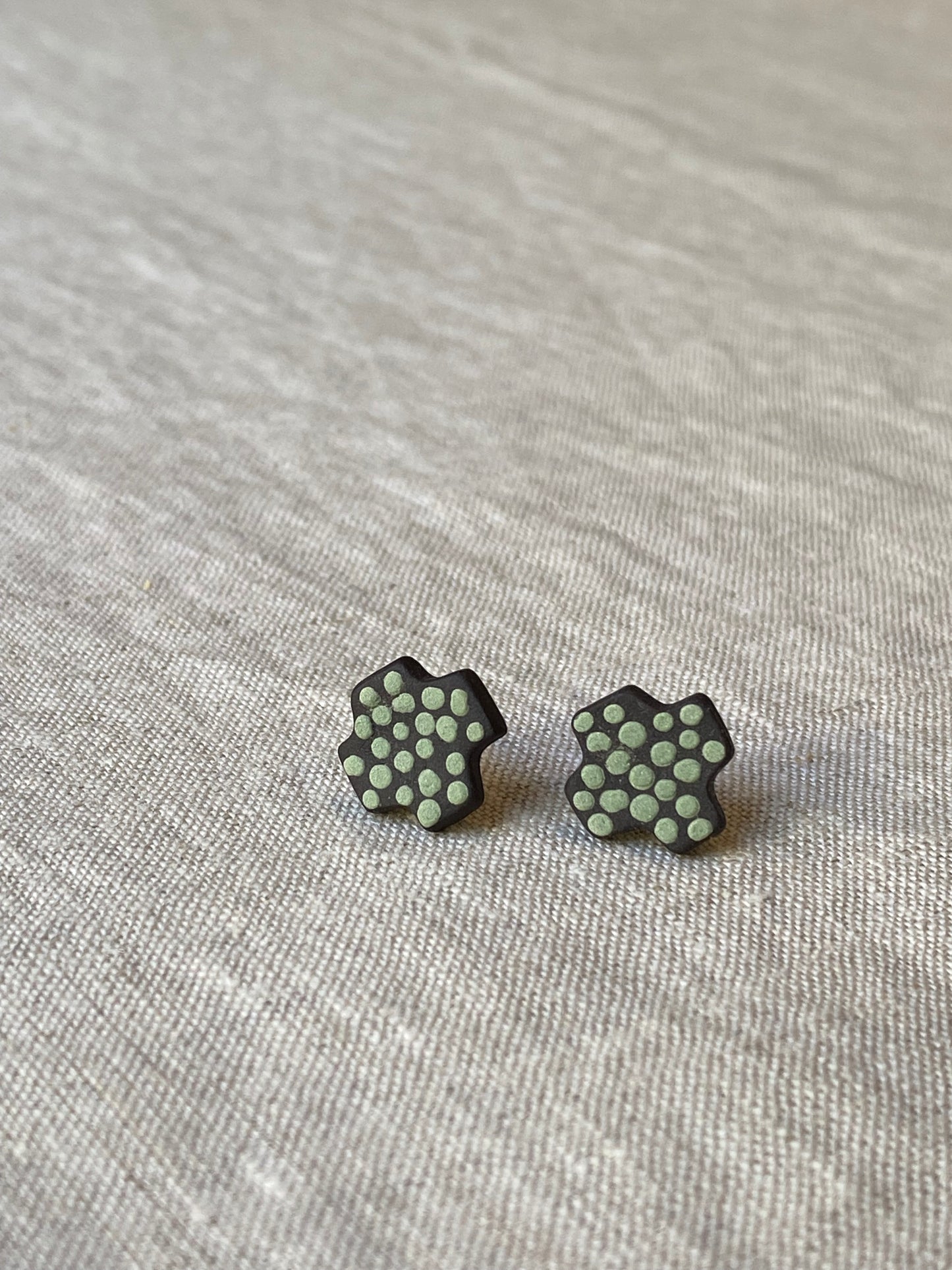 Dot studs | Black stoneware 2