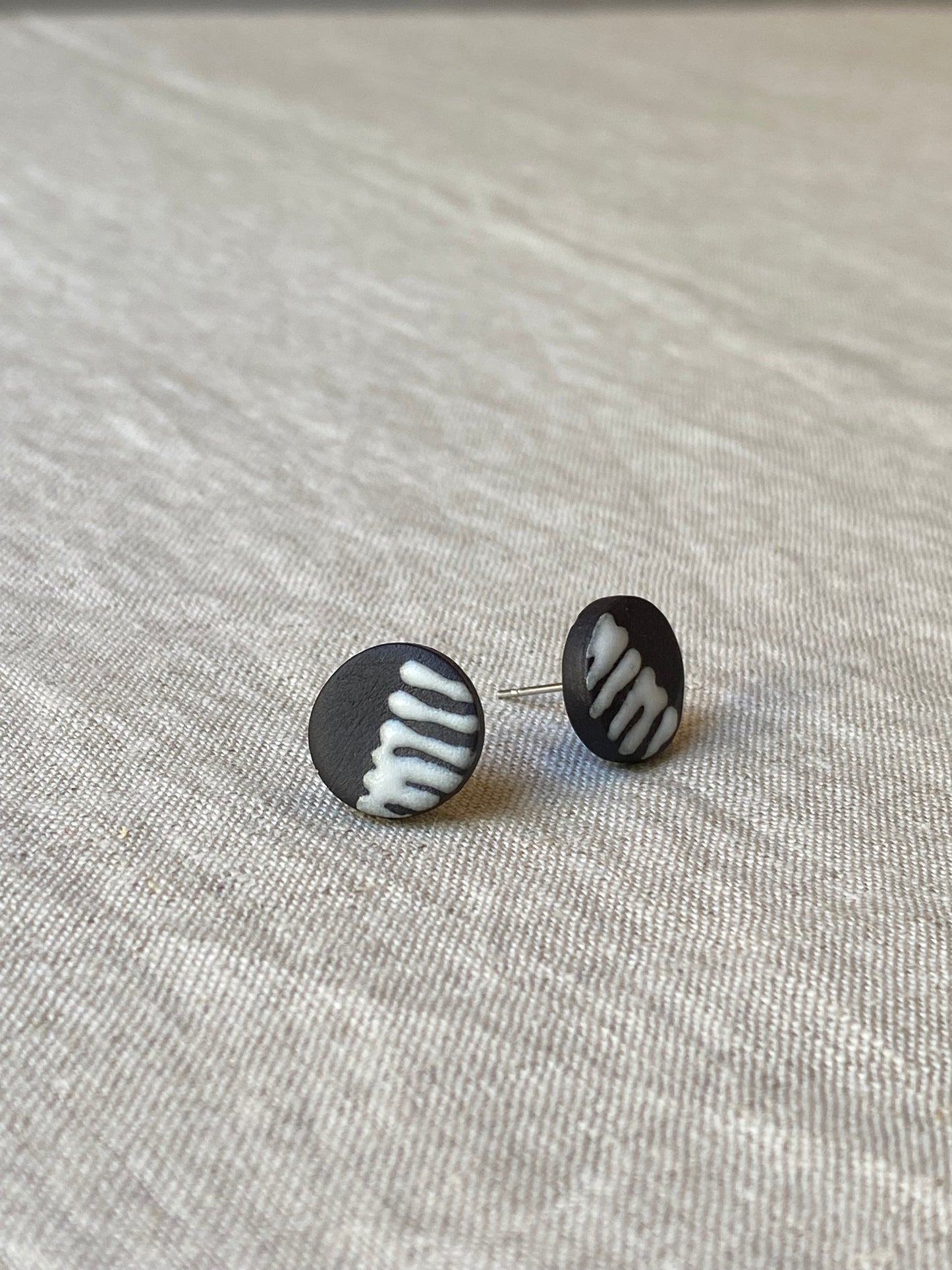 Half stripe studs | Black stoneware