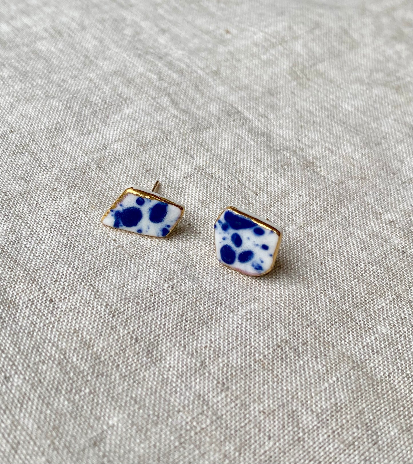 Fragment studs | blue and white speckle 4