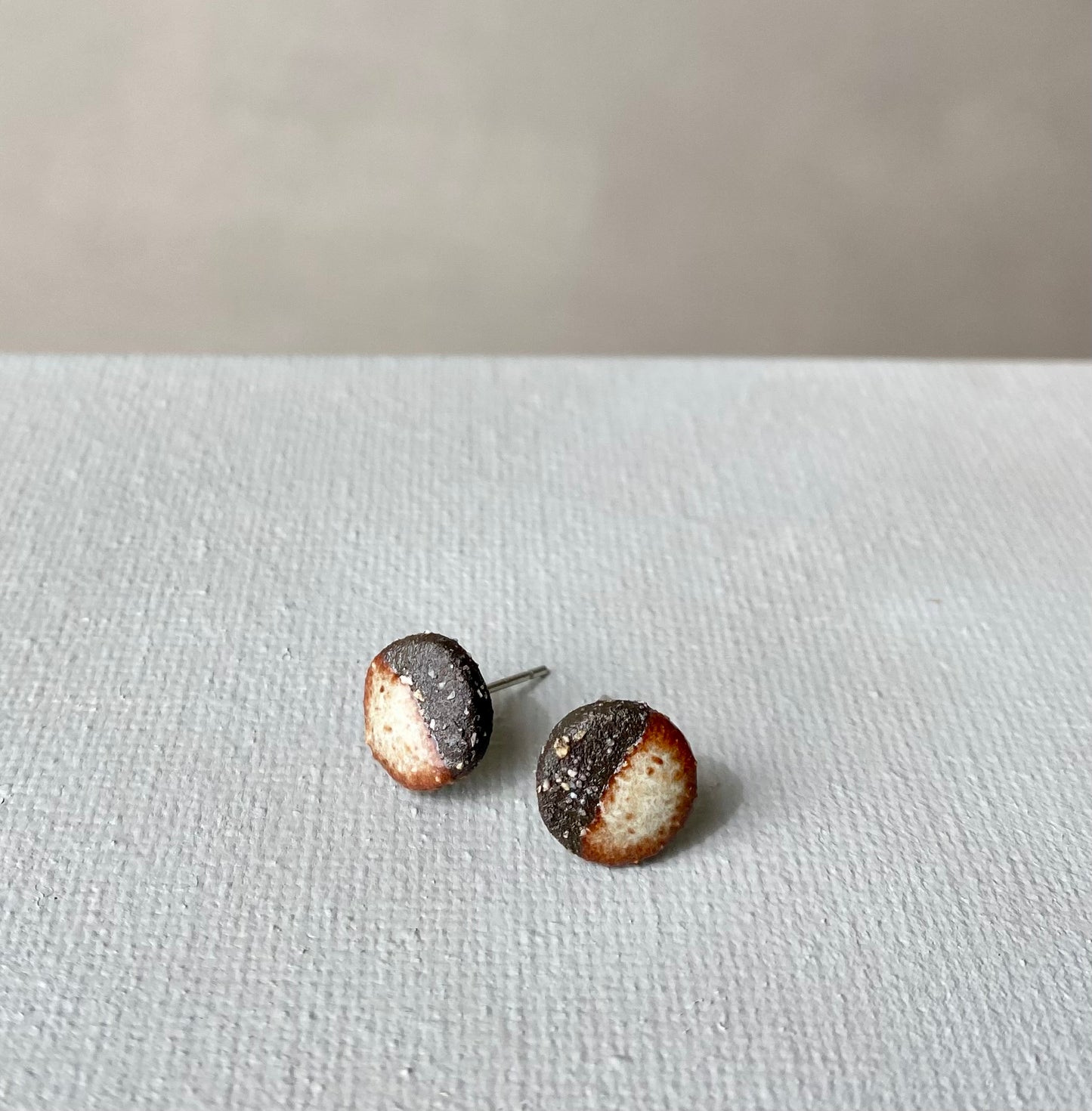 Dipped studs | Black stoneware - Japanese style Shino