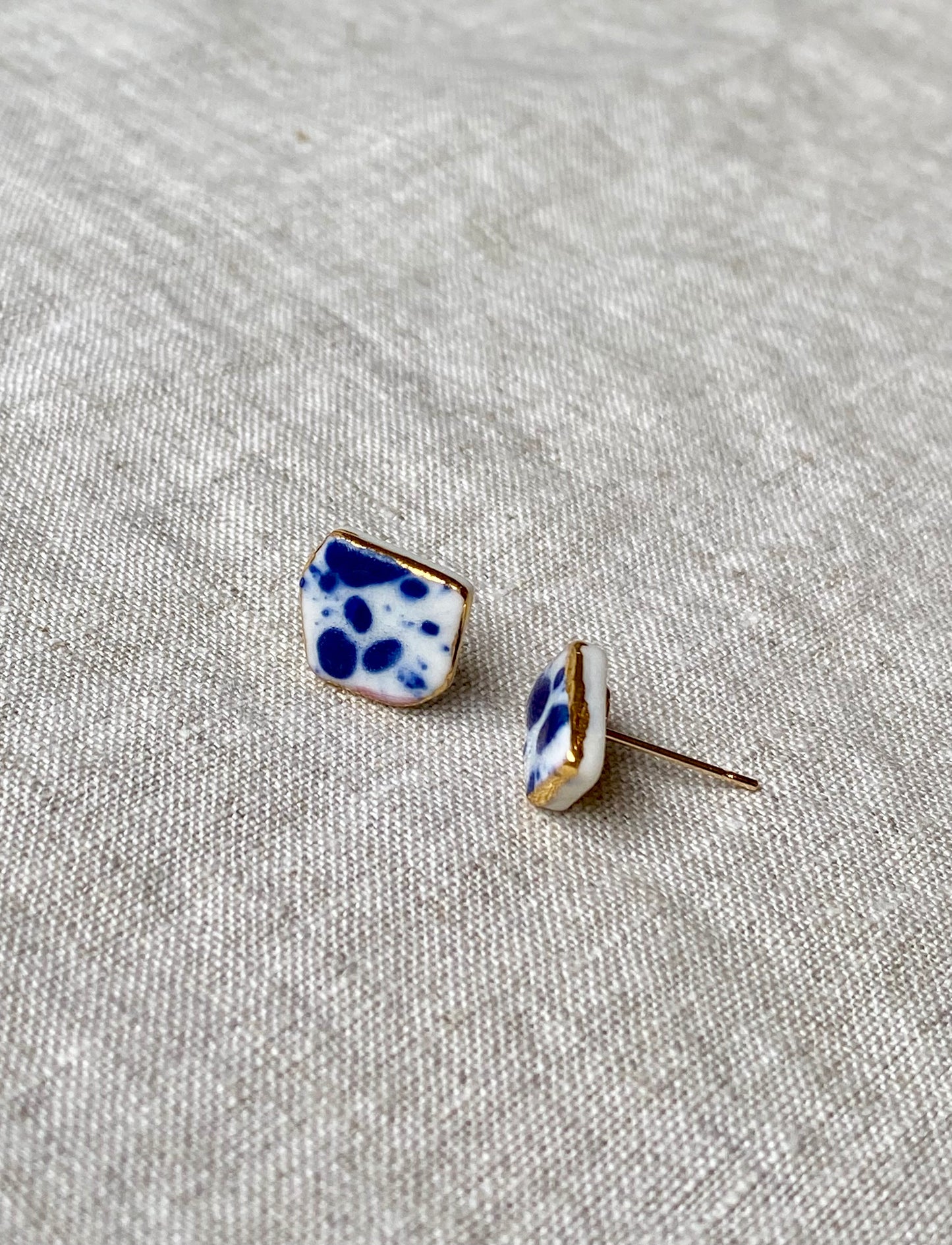 Fragment studs | blue and white speckle 4