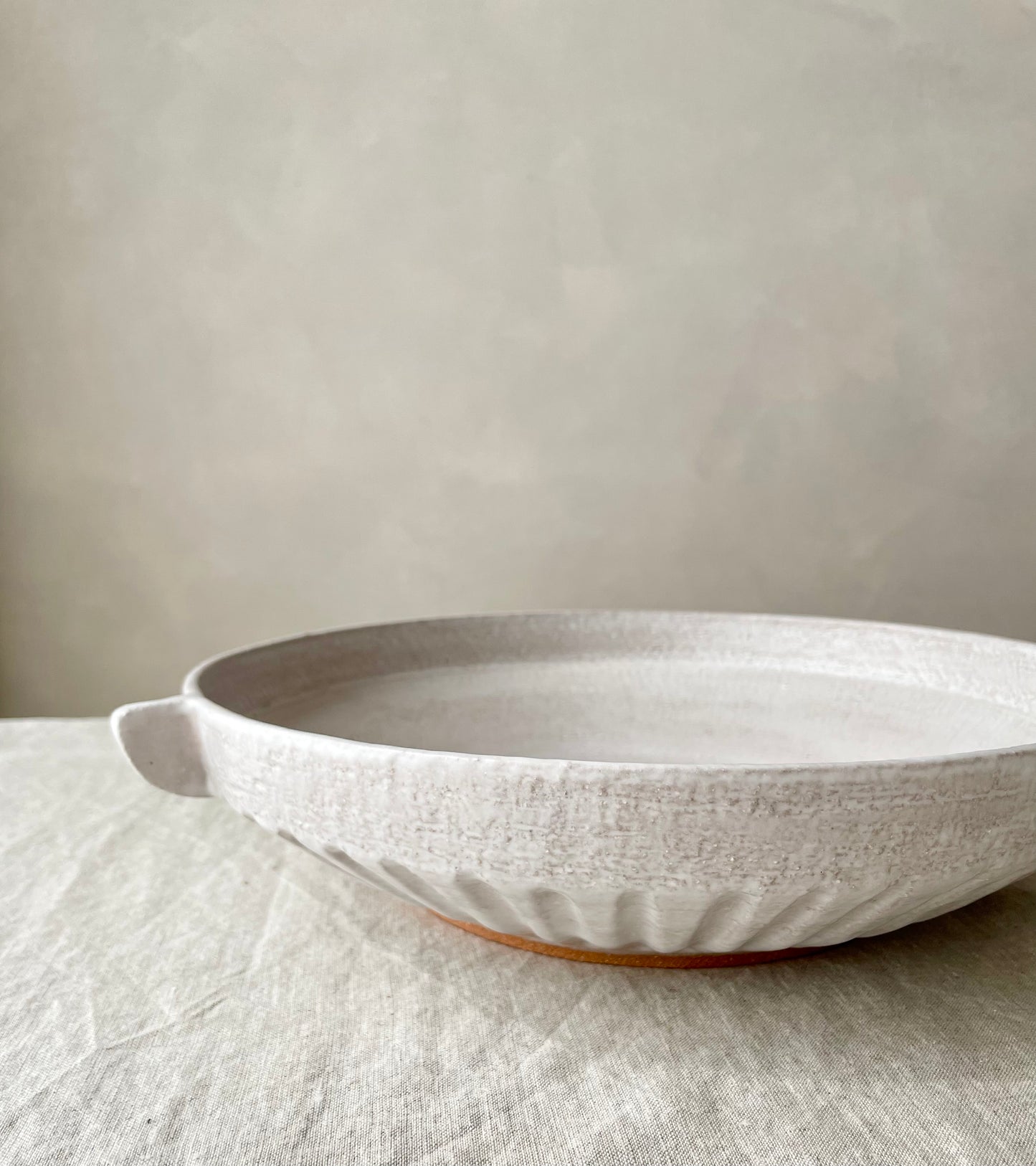 Footed serving bowl | medium